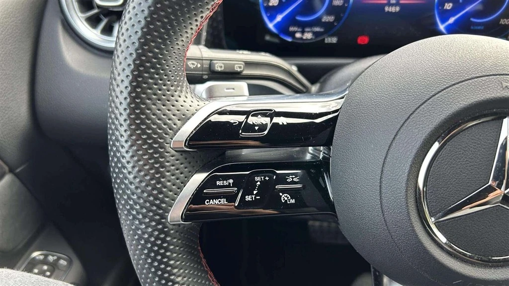 Mercedes-Benz-EQB-image-11