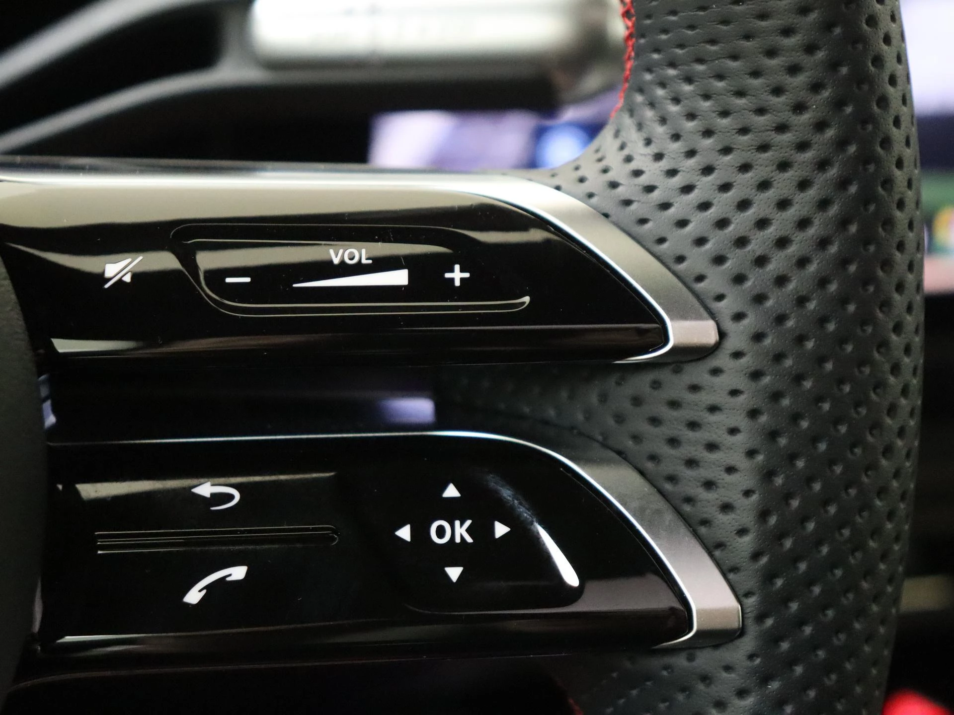 Mercedes-Benz-CLA-image-13