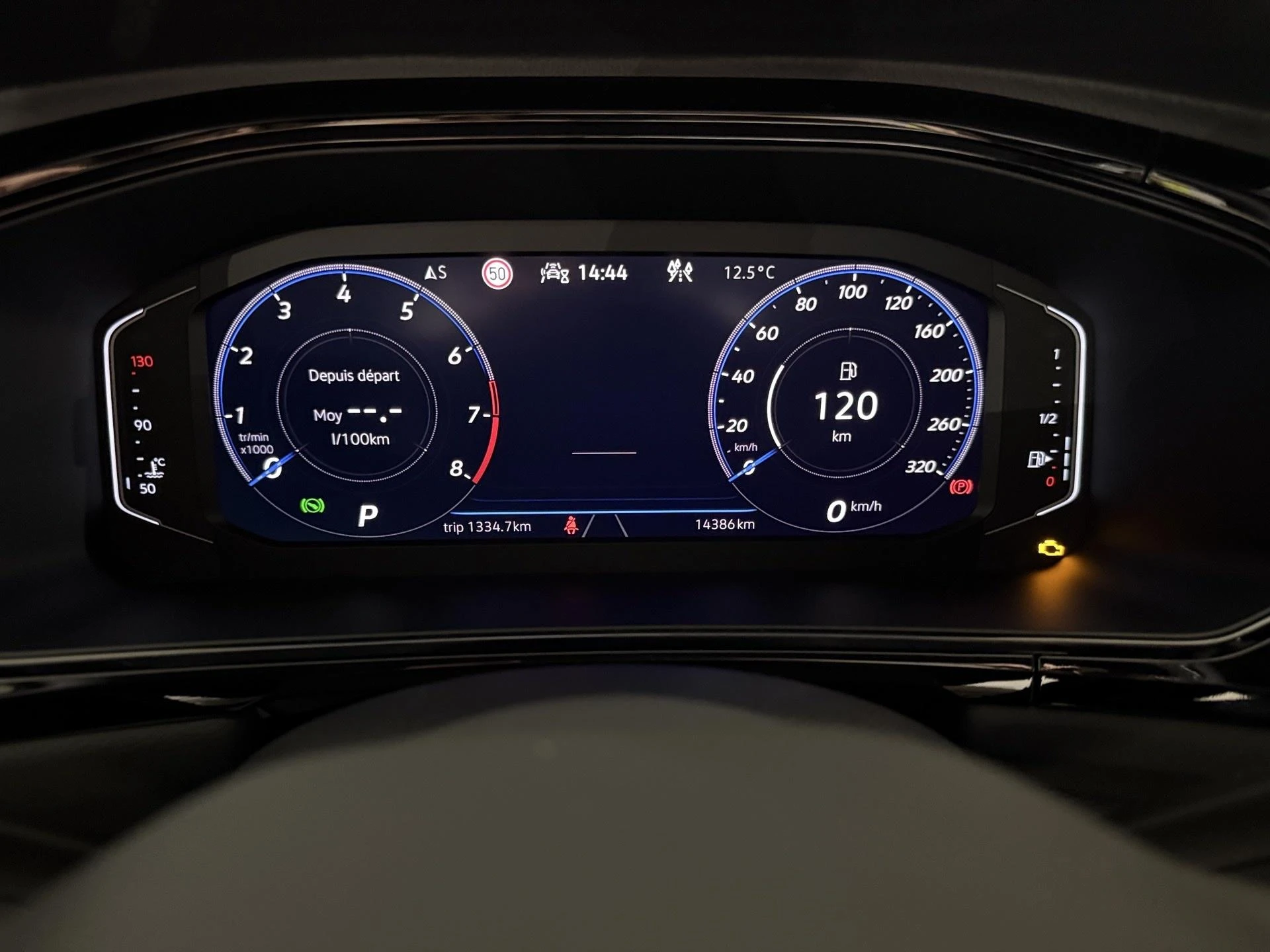 Volkswagen-T-Roc-image-1