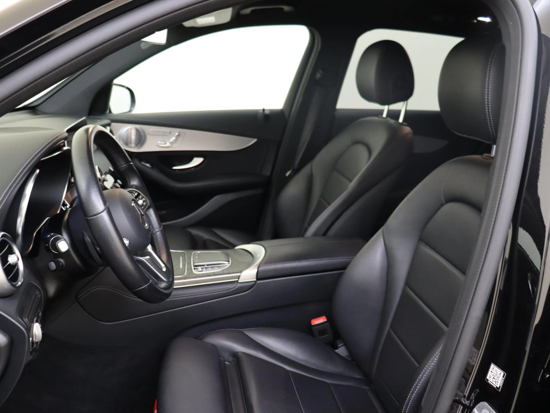 Mercedes-Benz-GLC-image-14
