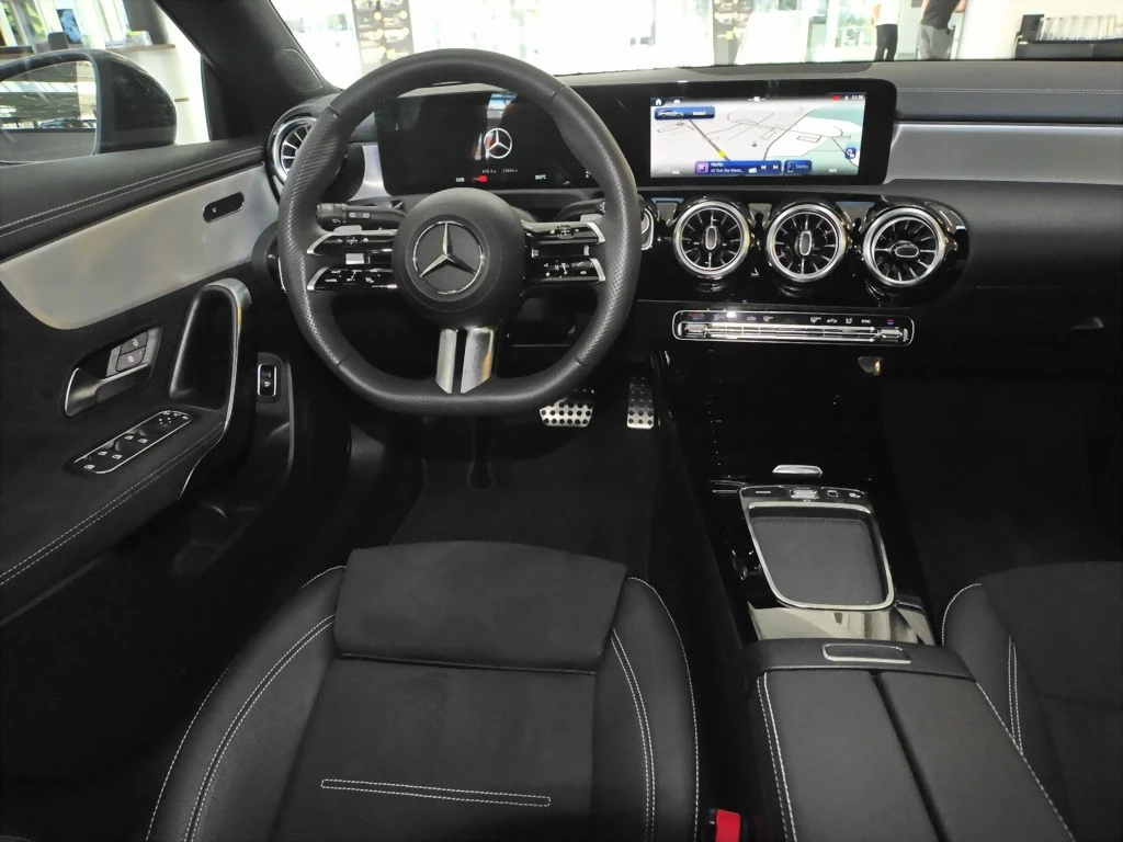 Mercedes-Benz-CLA 200 d-image-8