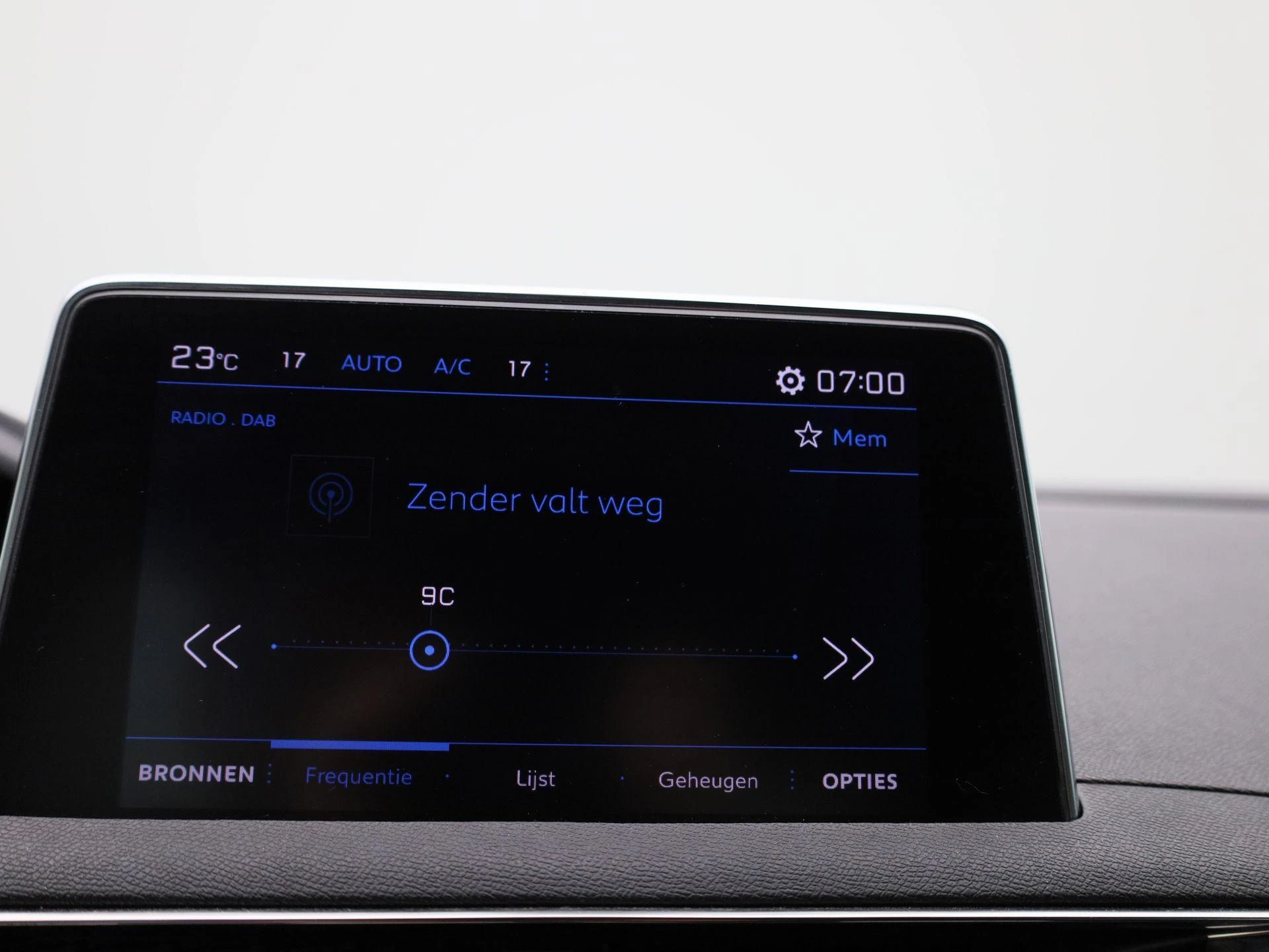 Peugeot-5008-image-15