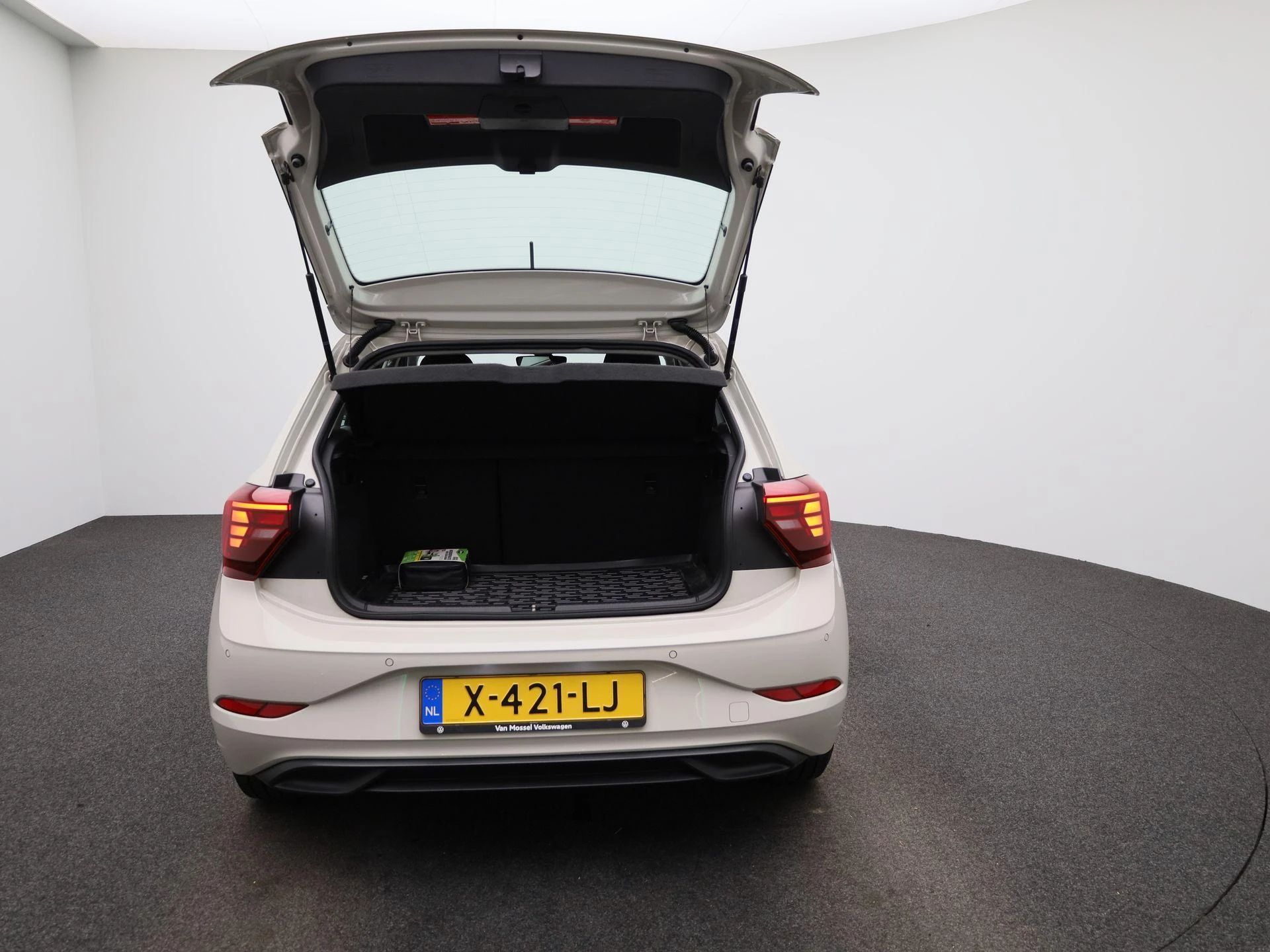 Volkswagen Polo - 11