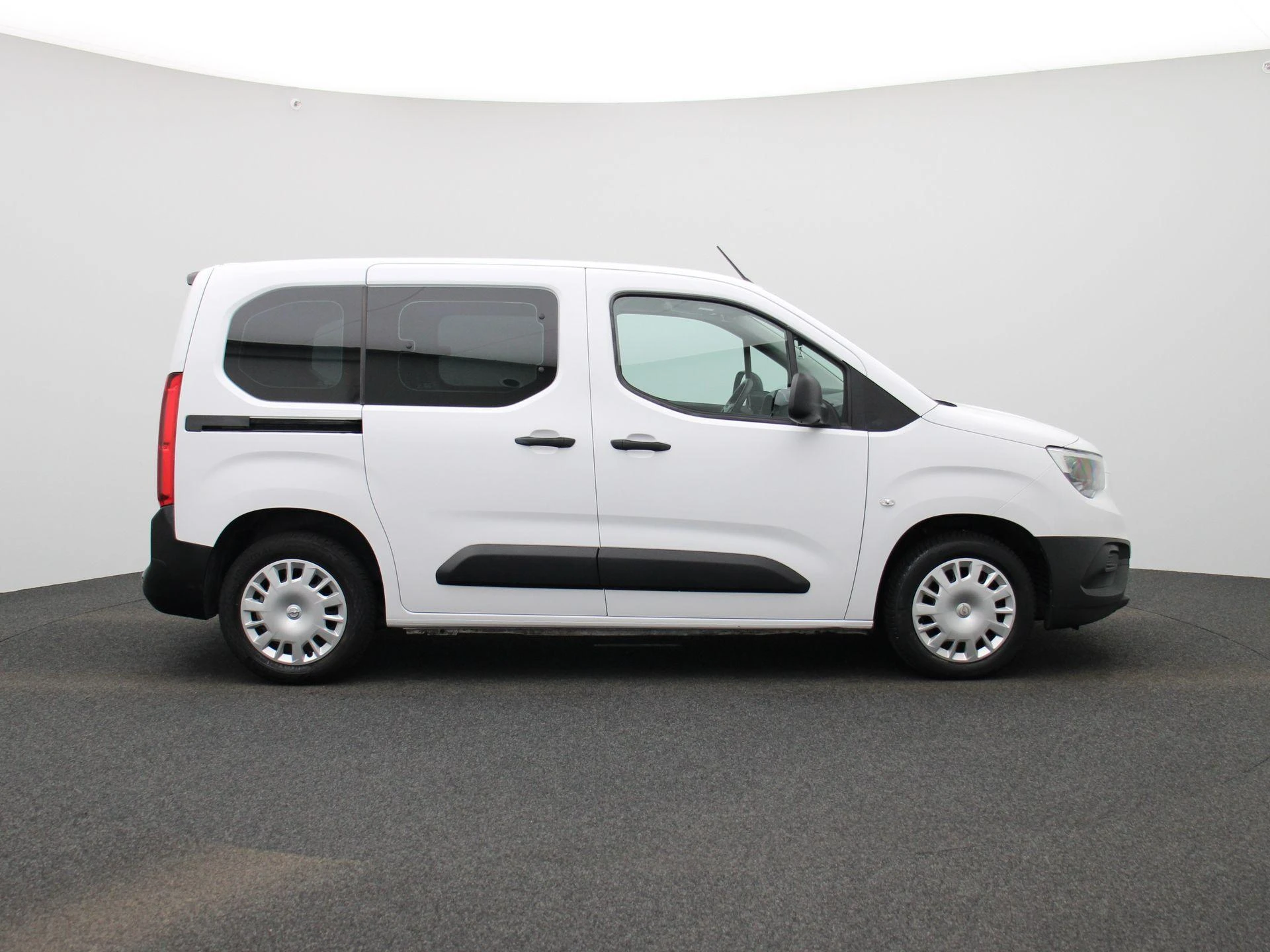 Opel-Combo Life-image-6