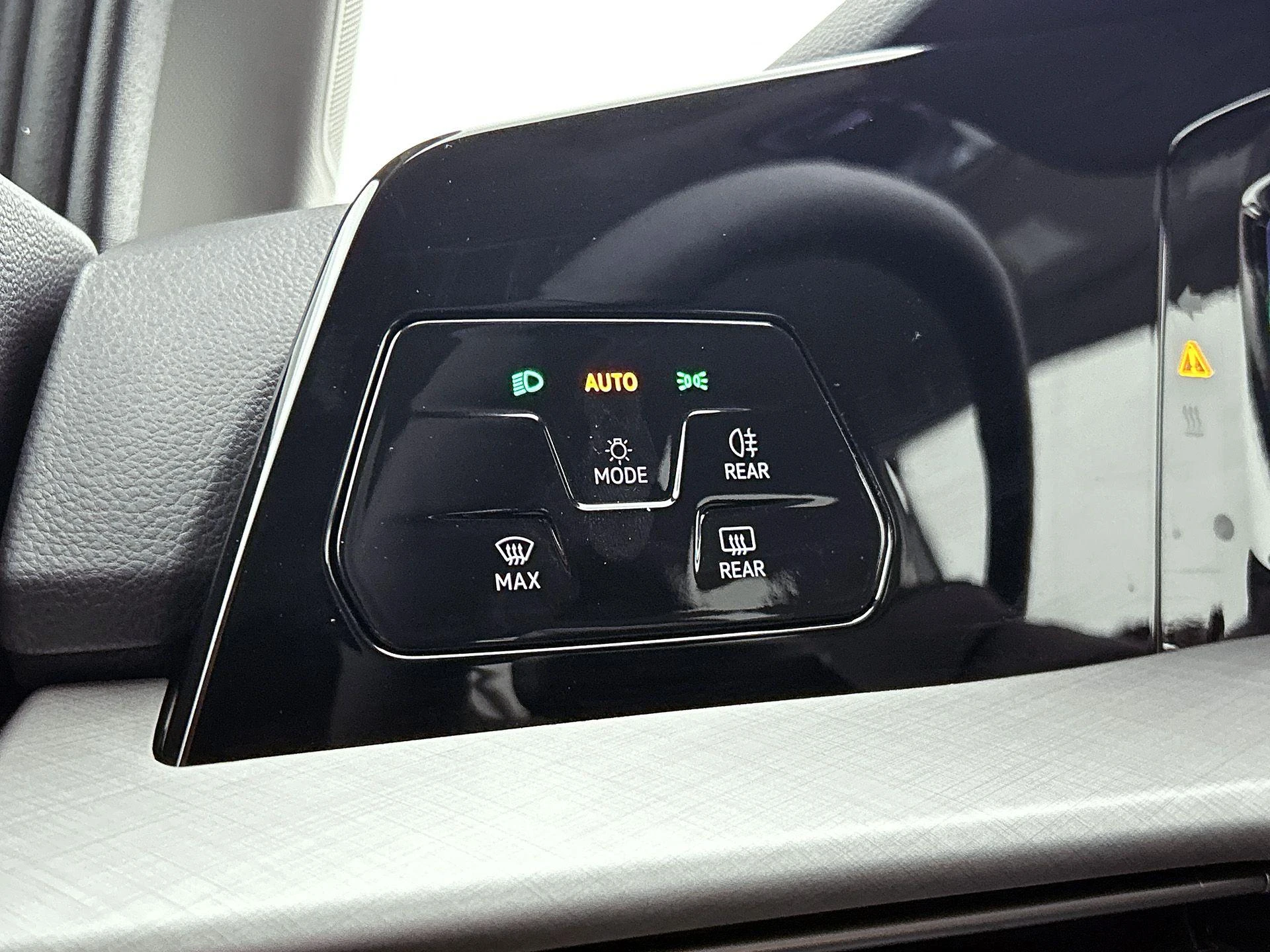 Volkswagen-Golf-image-22