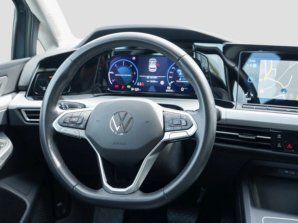 Volkswagen-Golf-image-12