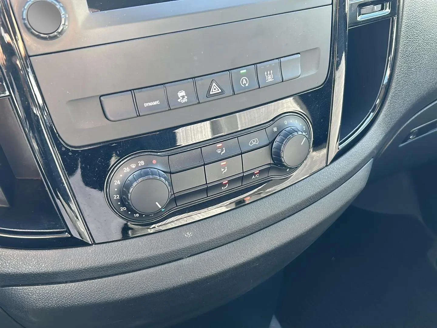 Mercedes-Benz-Vito-image-16