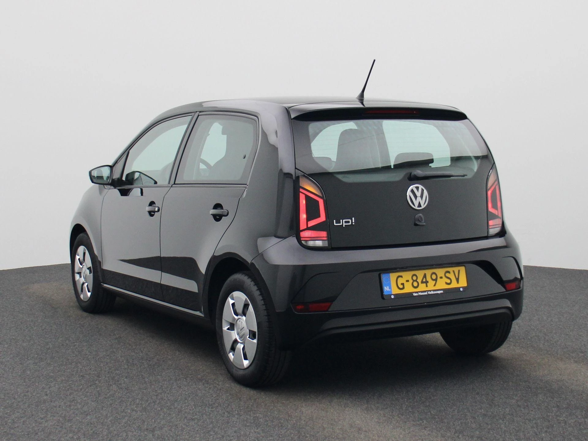 Volkswagen-up!-image-1
