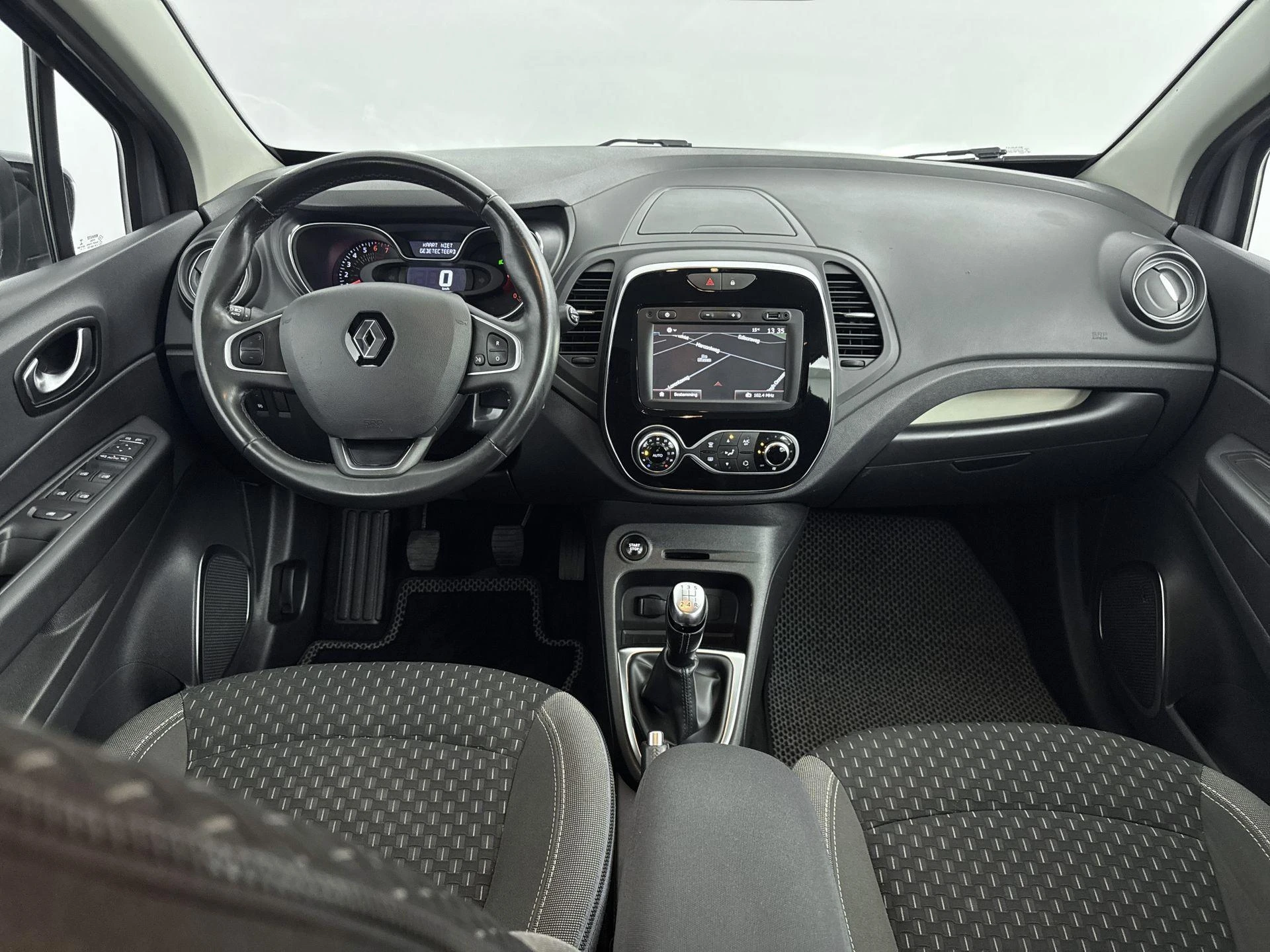 Renault-Captur-image-16