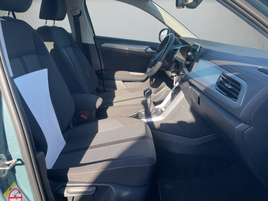 Volkswagen-T-Roc-image-12