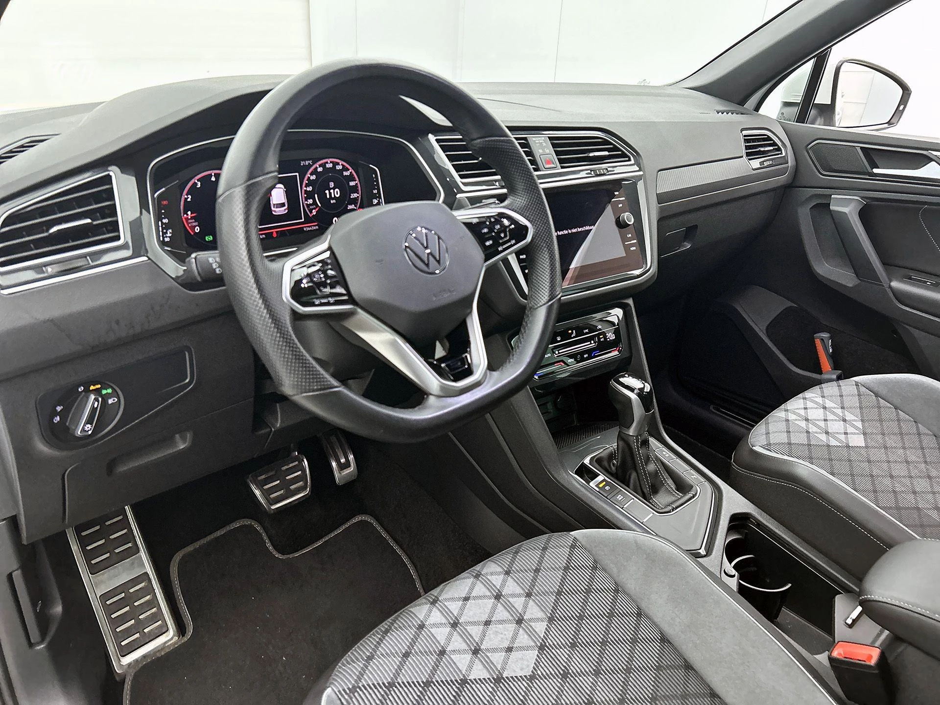 Volkswagen-Tiguan-image-19