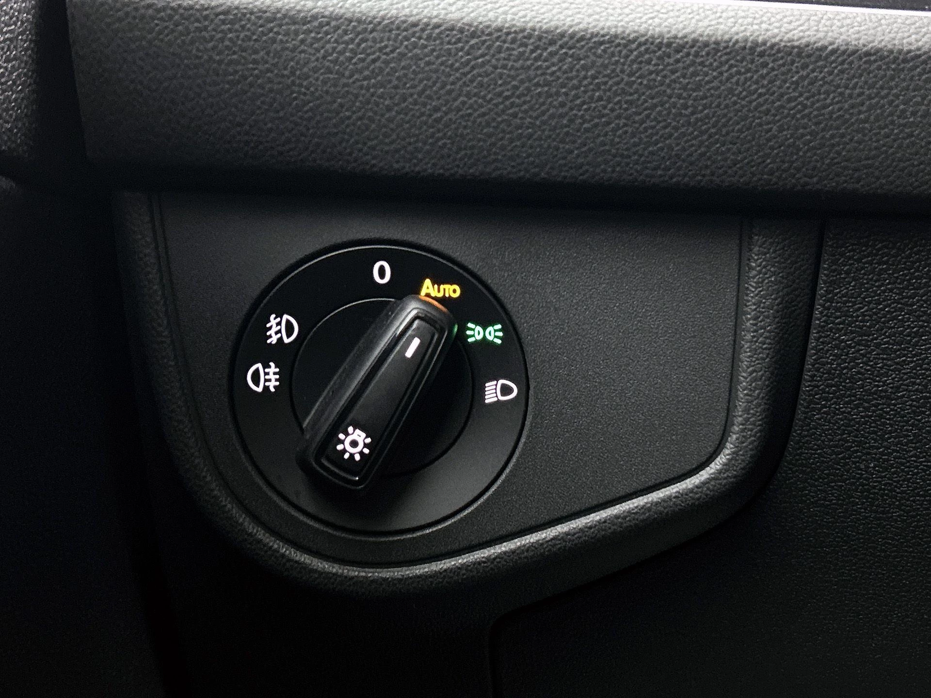 Volkswagen-Polo-image-24