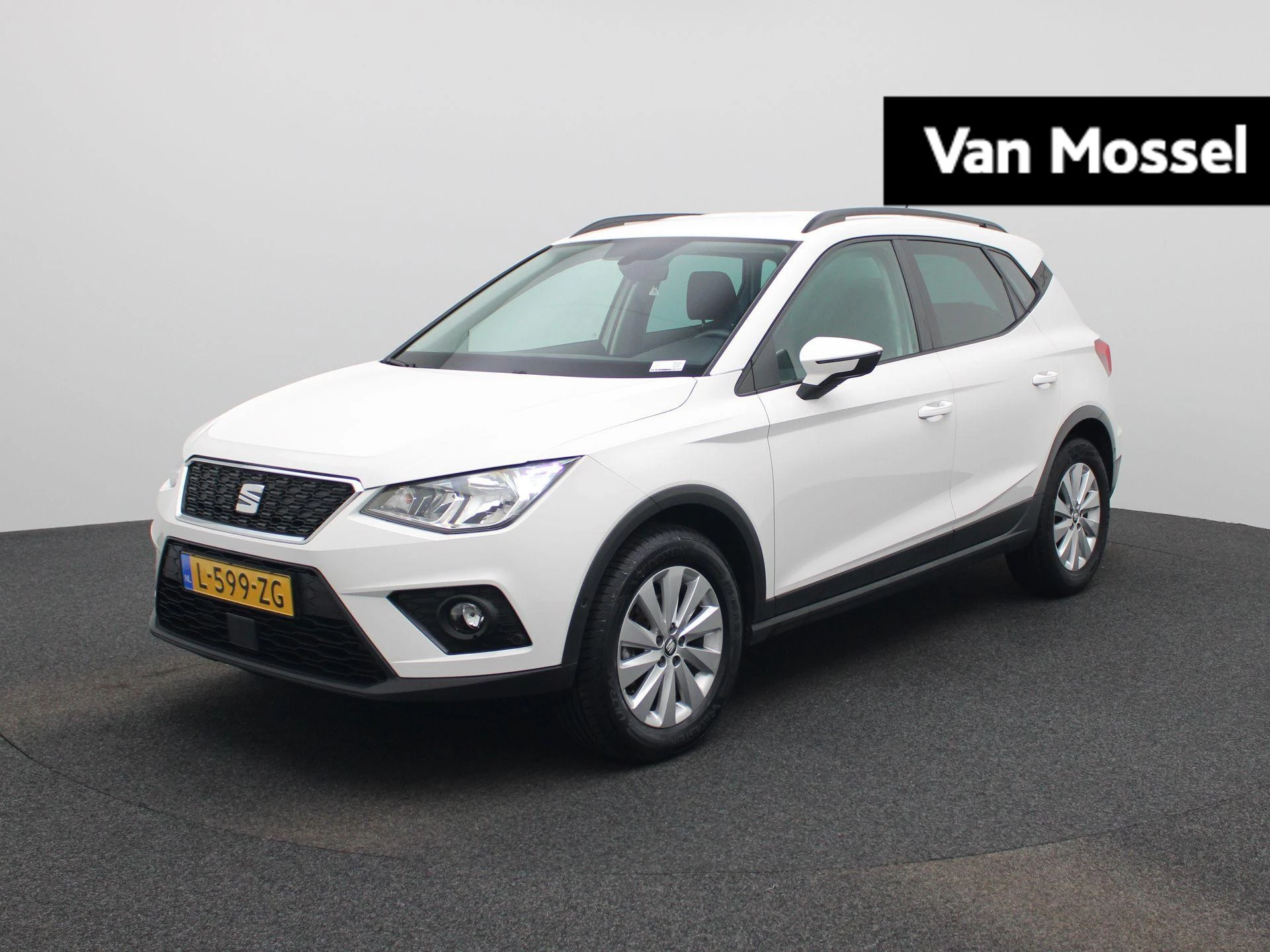 SEAT-Arona-image-0