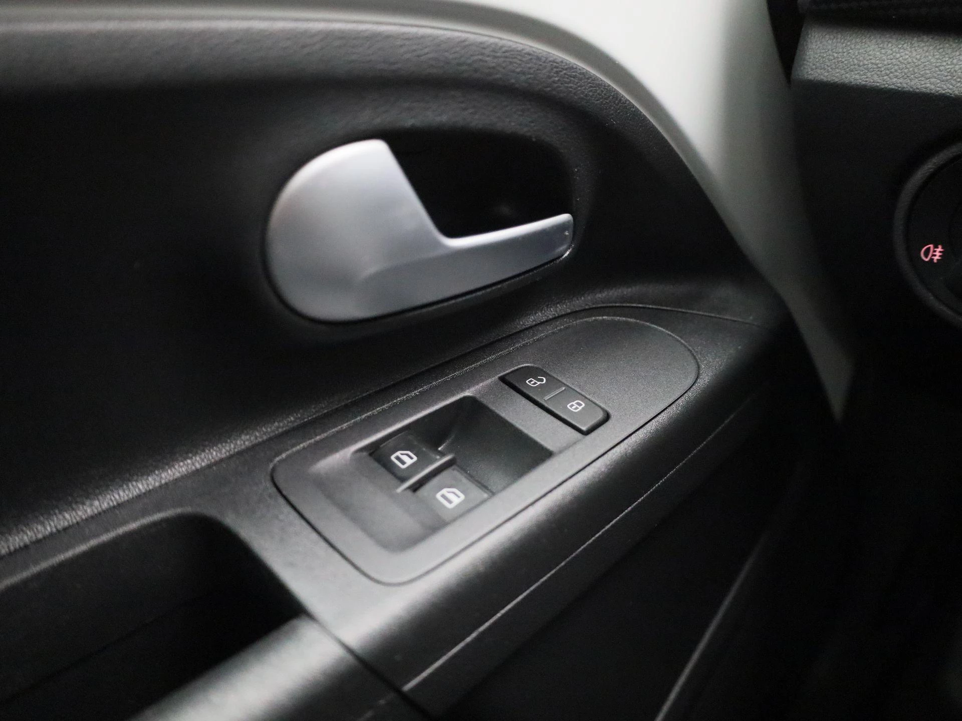 Volkswagen-up!-image-16