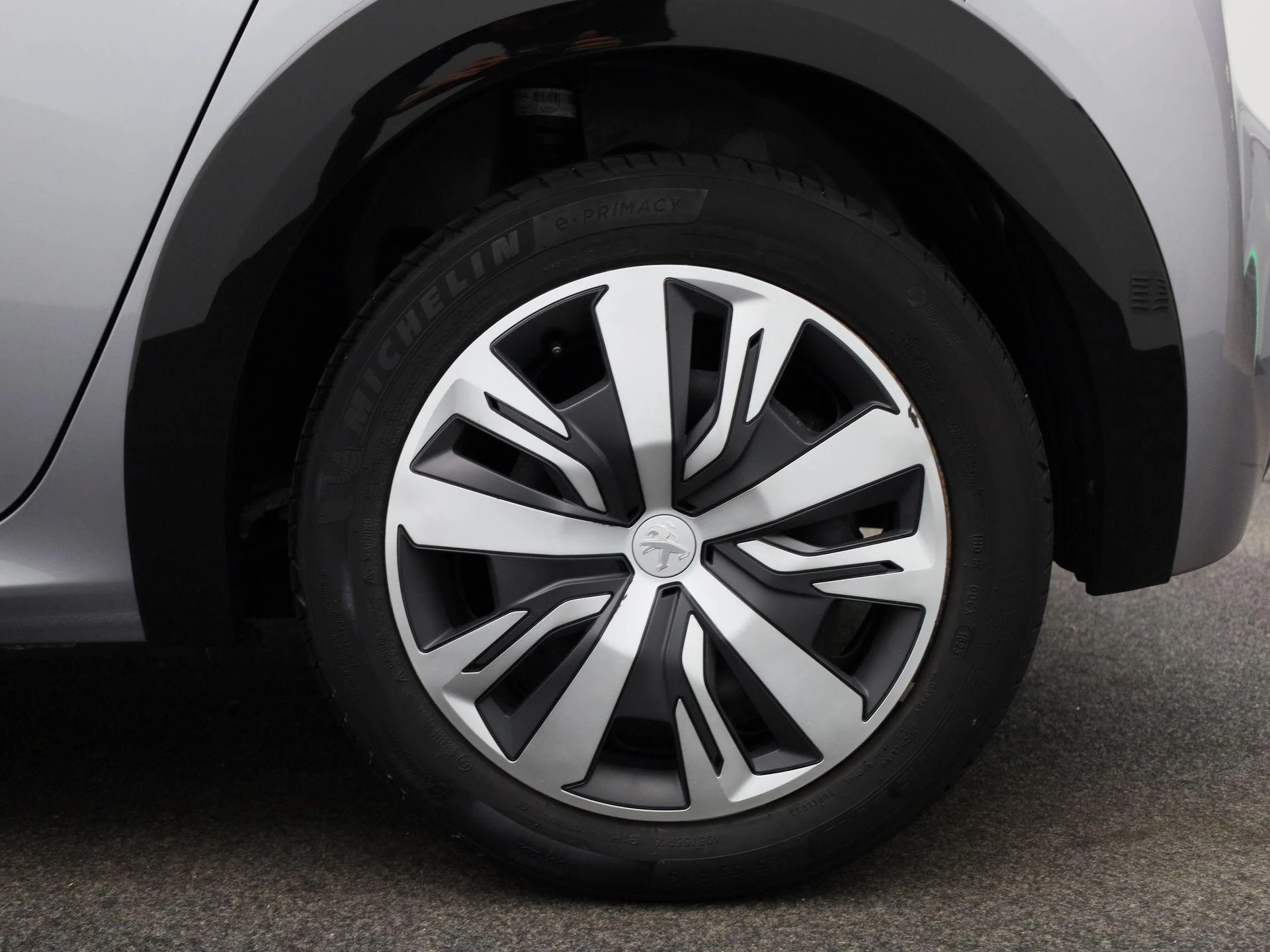 Peugeot-e-208-image-13