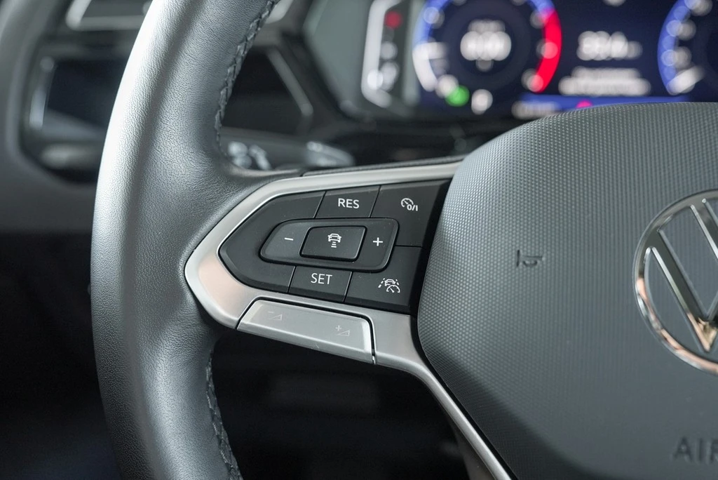 Volkswagen-Touran-image-14