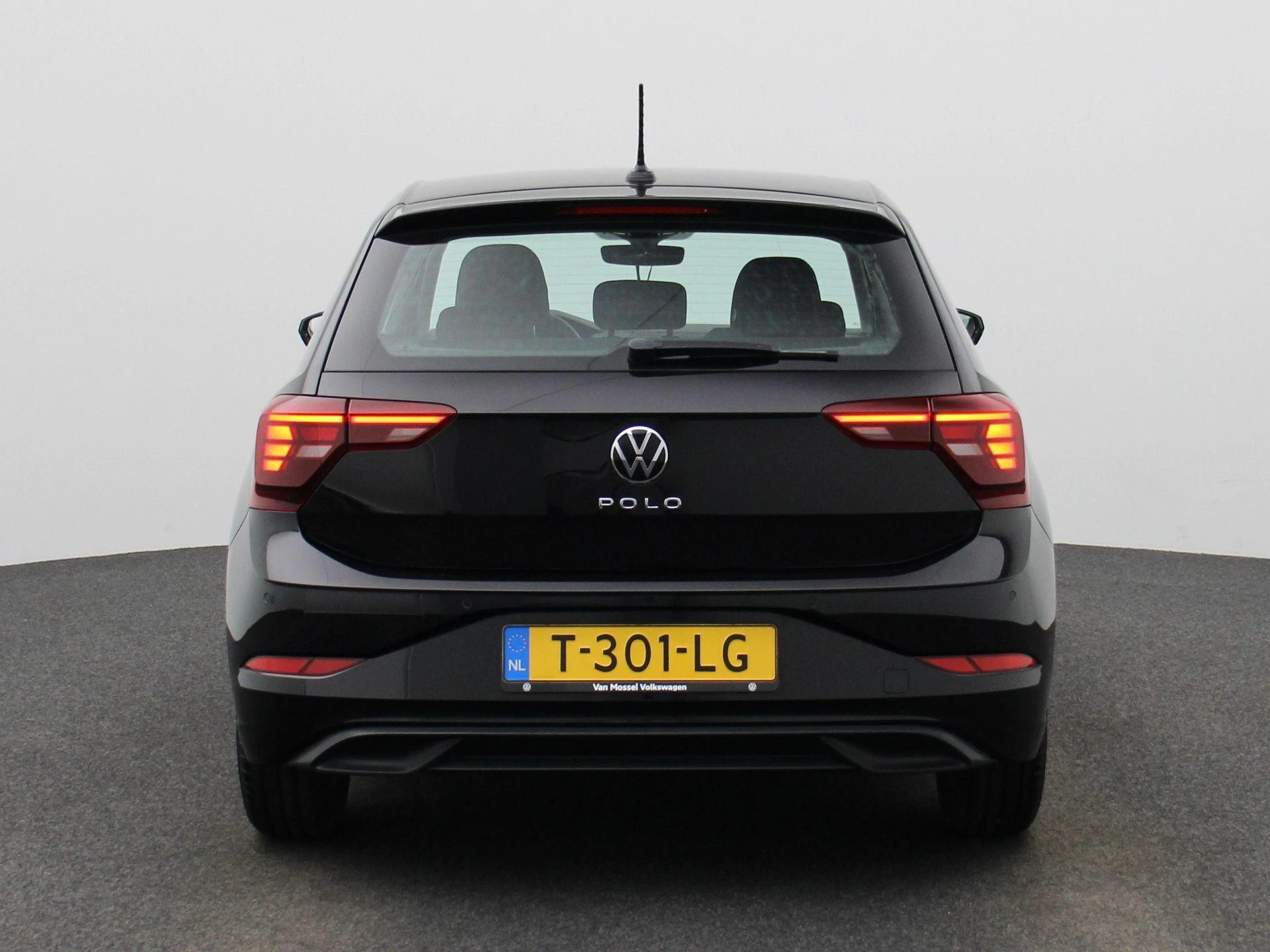 Volkswagen-Polo-image-4