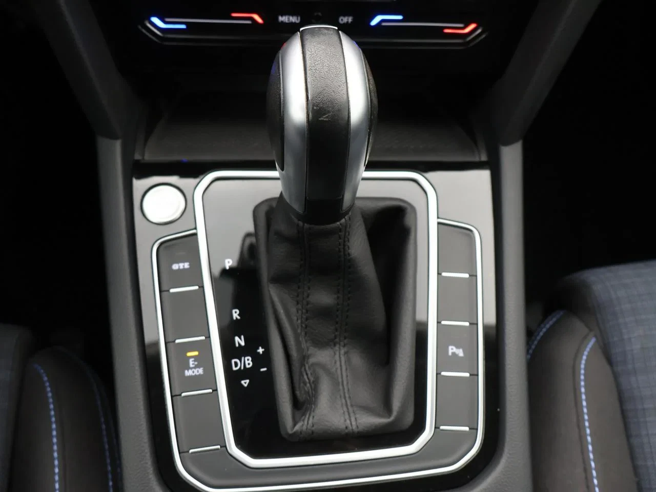 Volkswagen-Passat-image-25