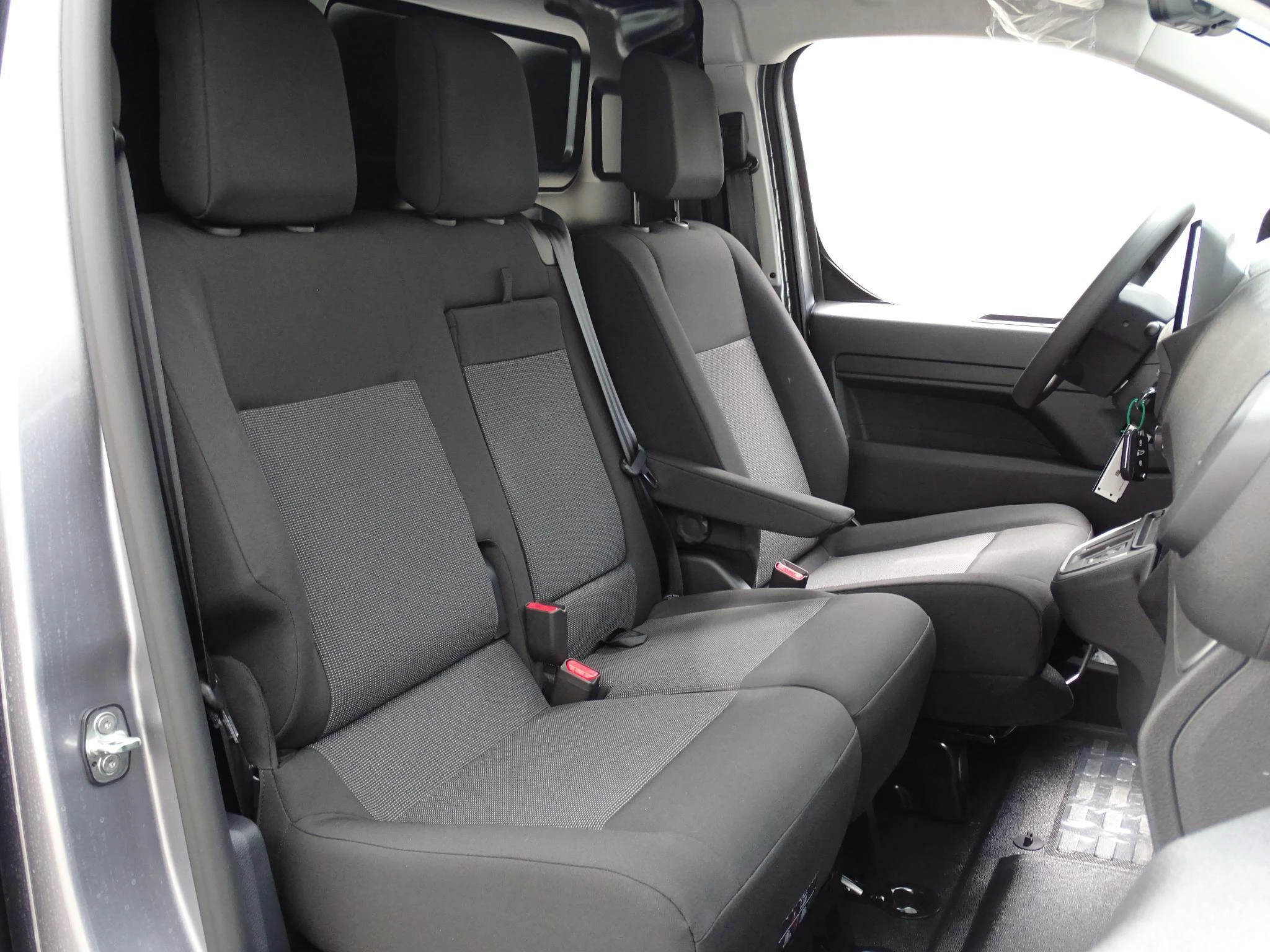 Opel-Vivaro-image-4