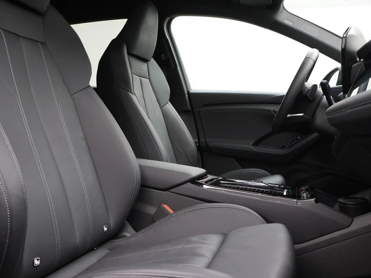 Audi-SQ6 e-tron-image-11
