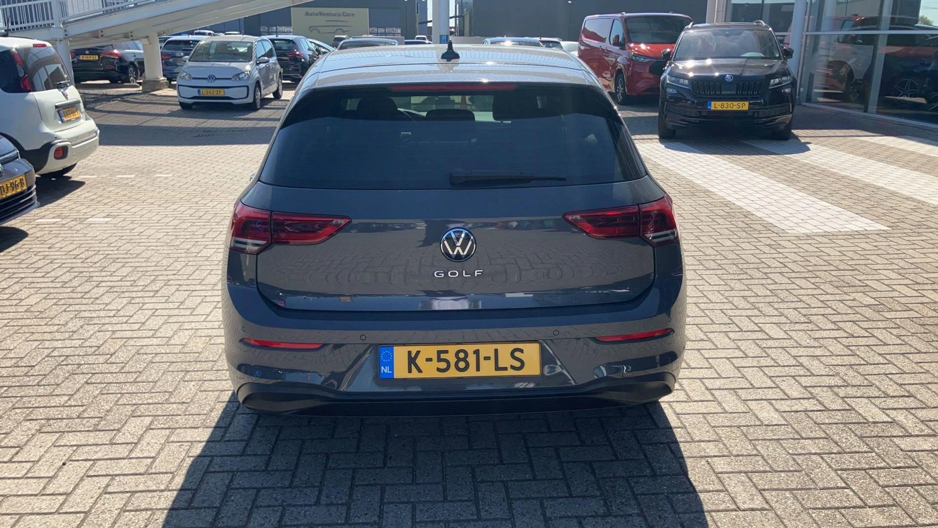 Volkswagen-Golf-image-2