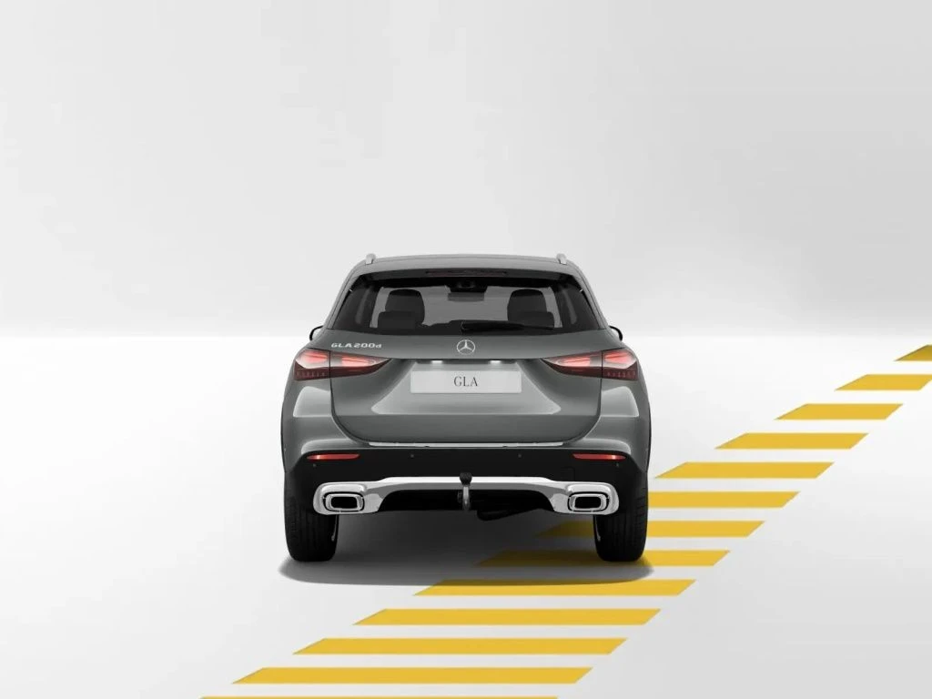 Mercedes-Benz-GLA 200 d-image-5