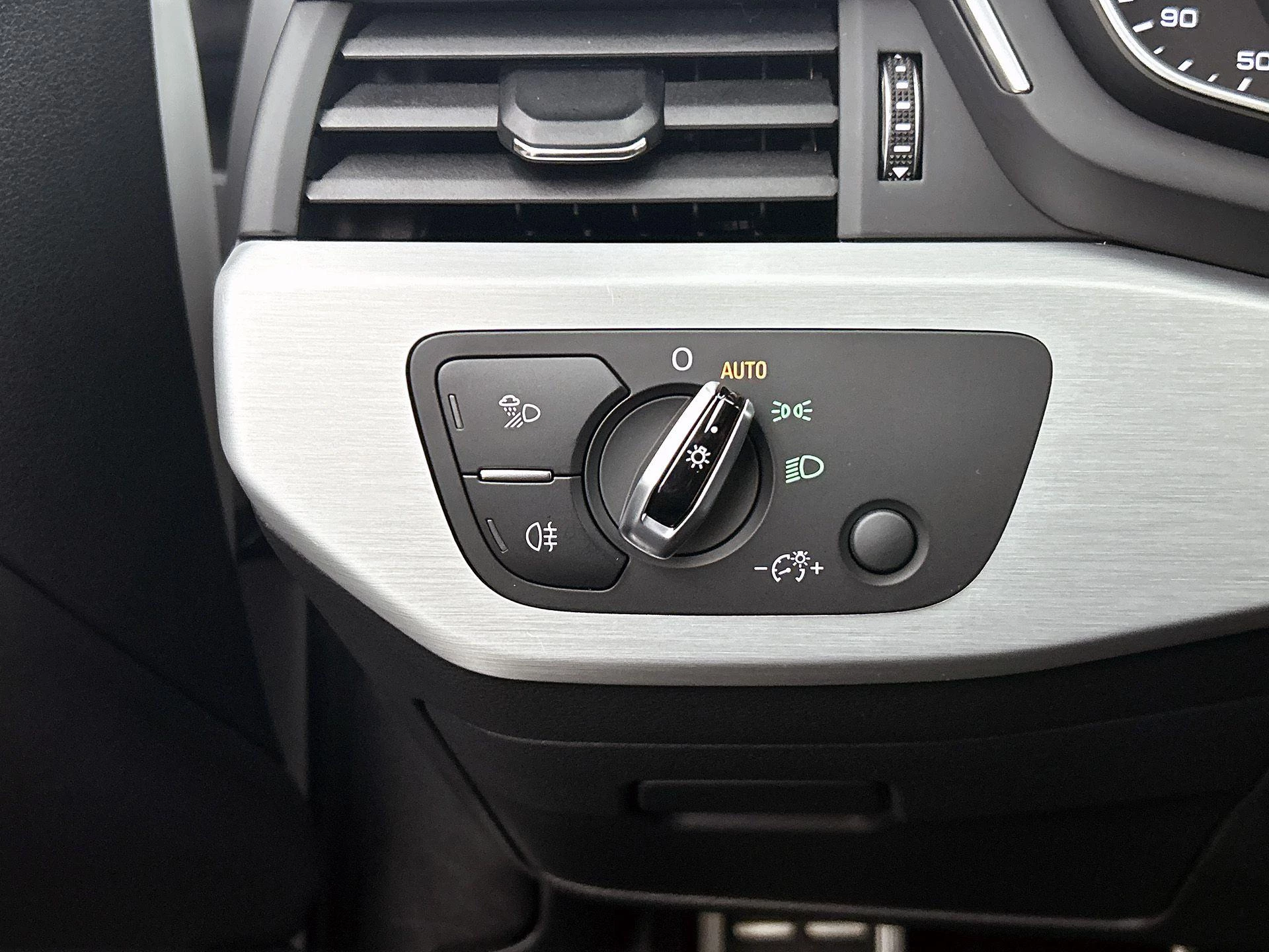 Audi-A4-image-12