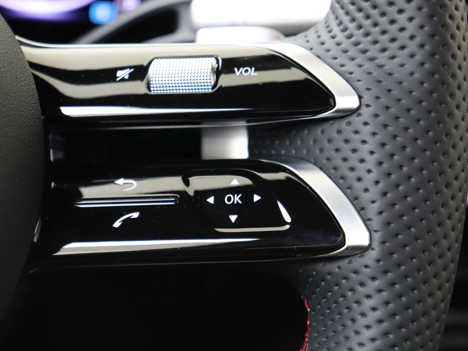 Mercedes-Benz-GLB-image-12