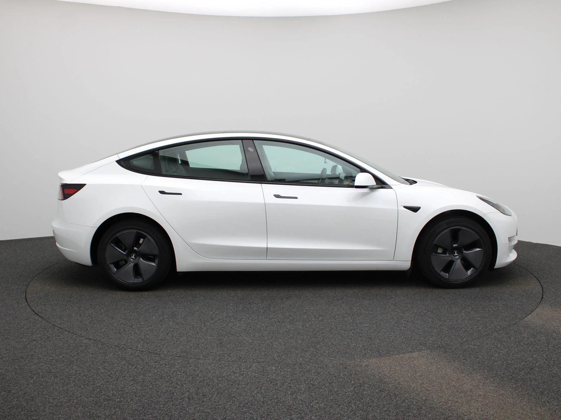 Tesla-Model 3-image-7