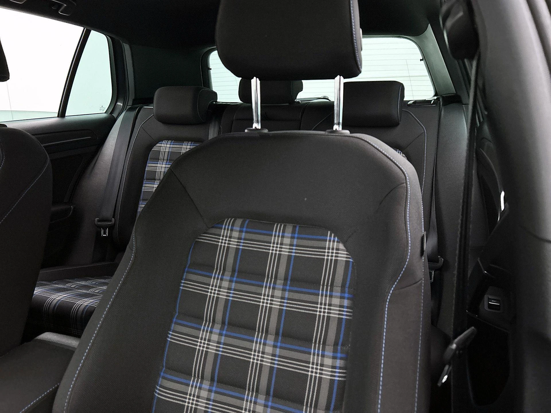 Volkswagen-Golf-image-10