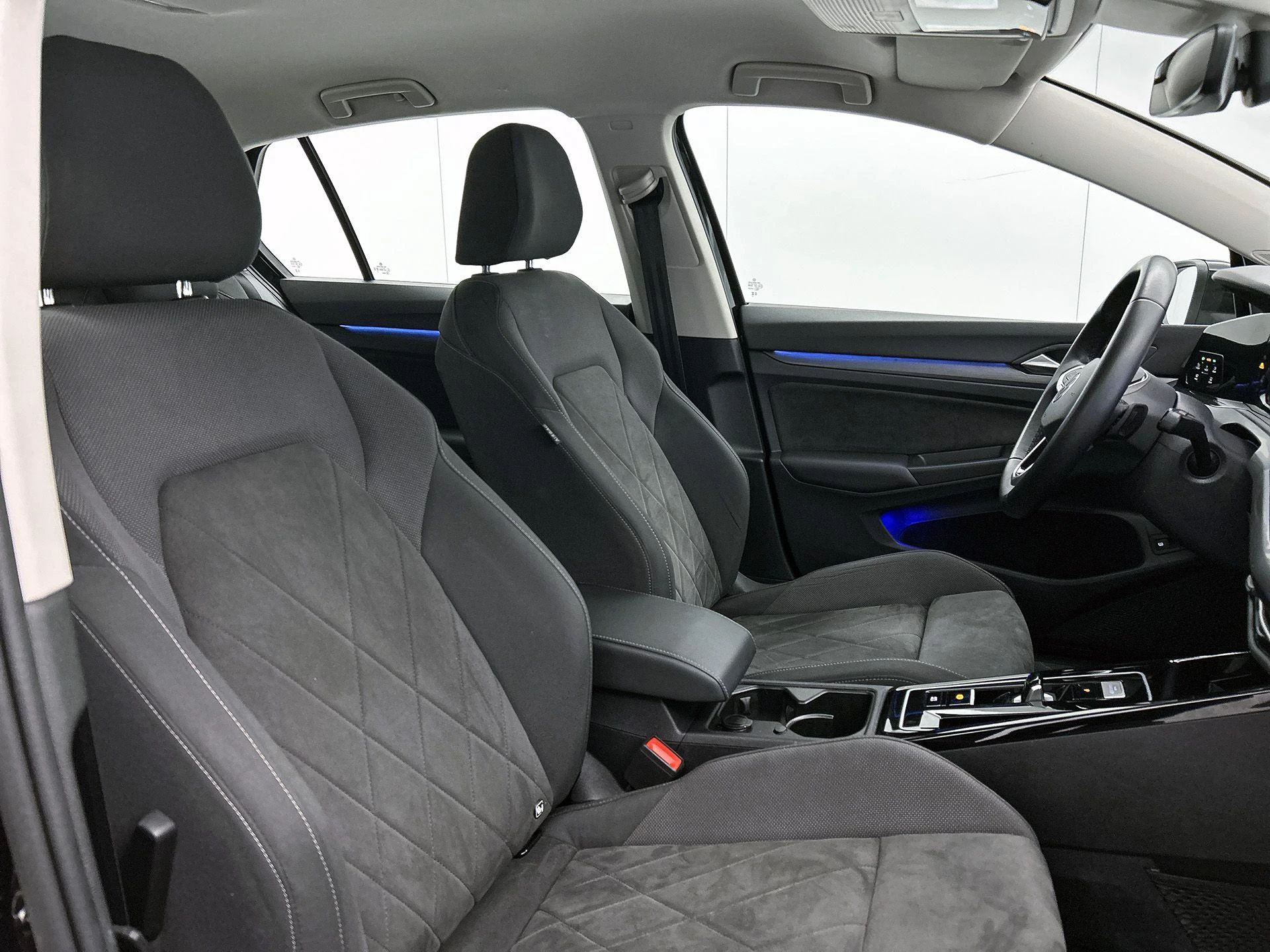 Volkswagen-Golf-image-34