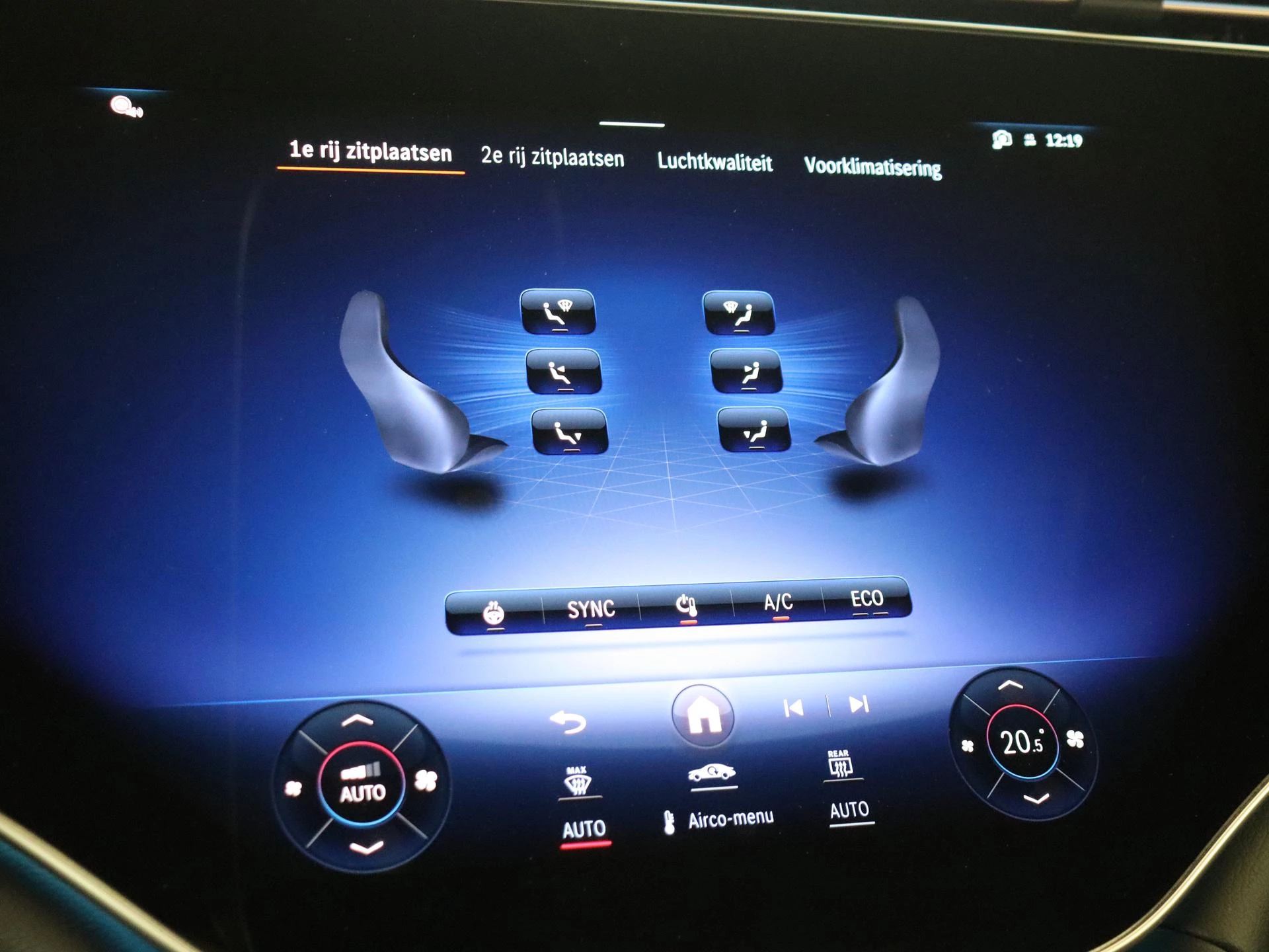 Mercedes-Benz-EQS-image-17