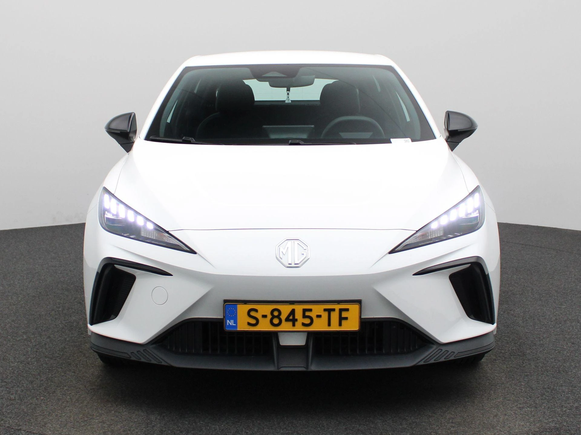 MG-MG4 EV-image-2