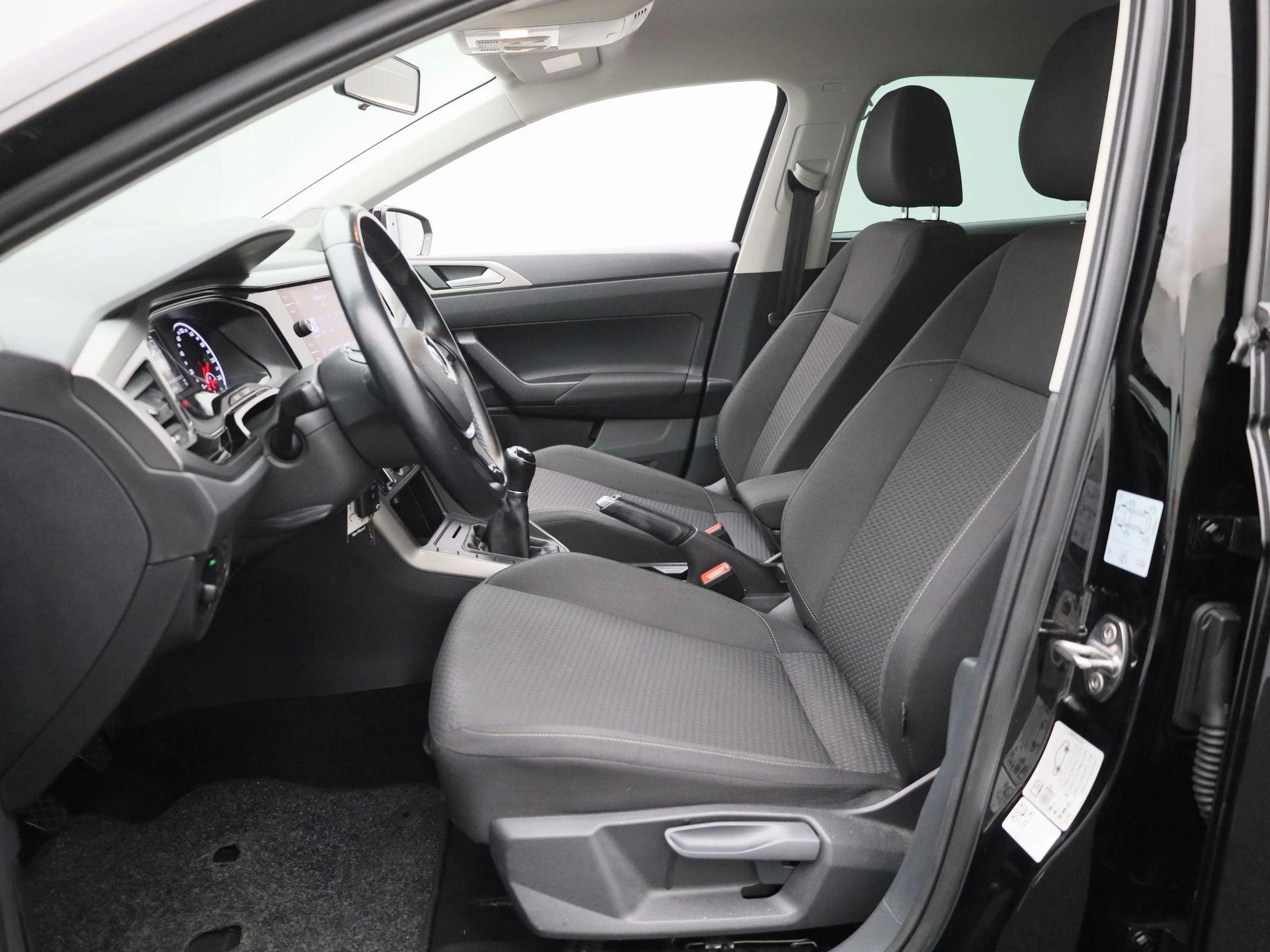 Volkswagen-Polo-image-10