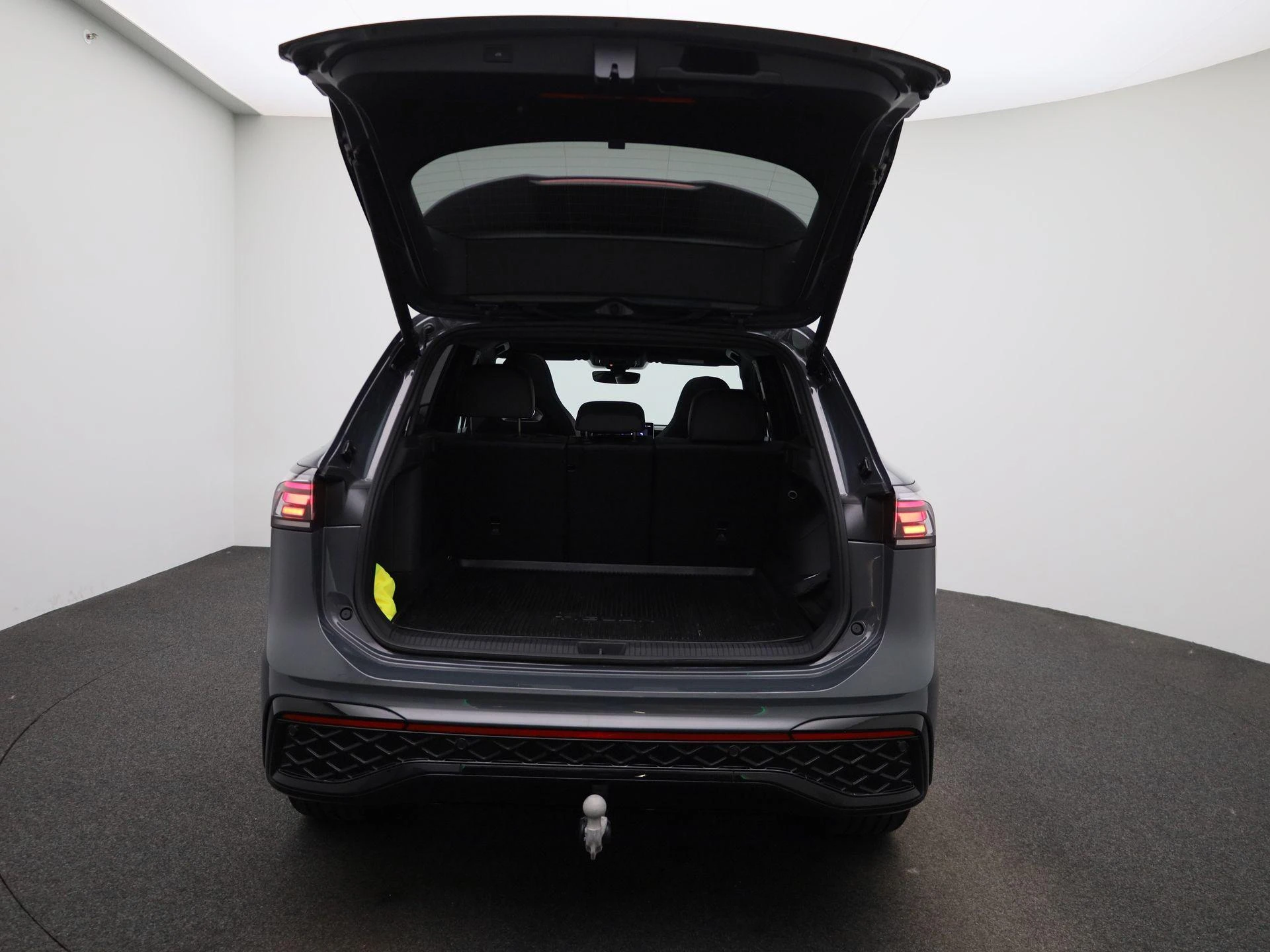 Volkswagen Tiguan 1.5 eHybrid R-Line Edition 204 PK|