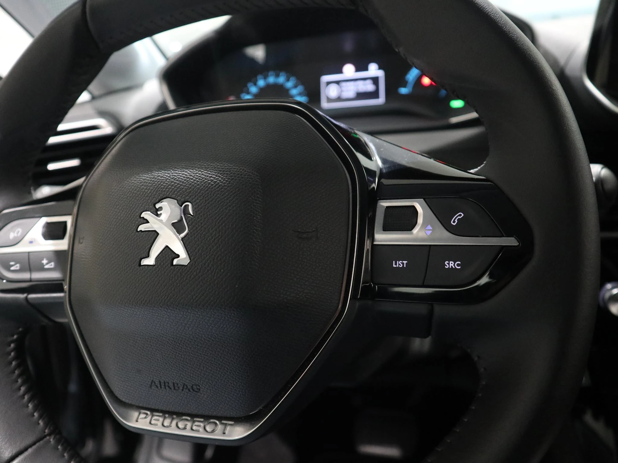 Peugeot-e-208-image-12