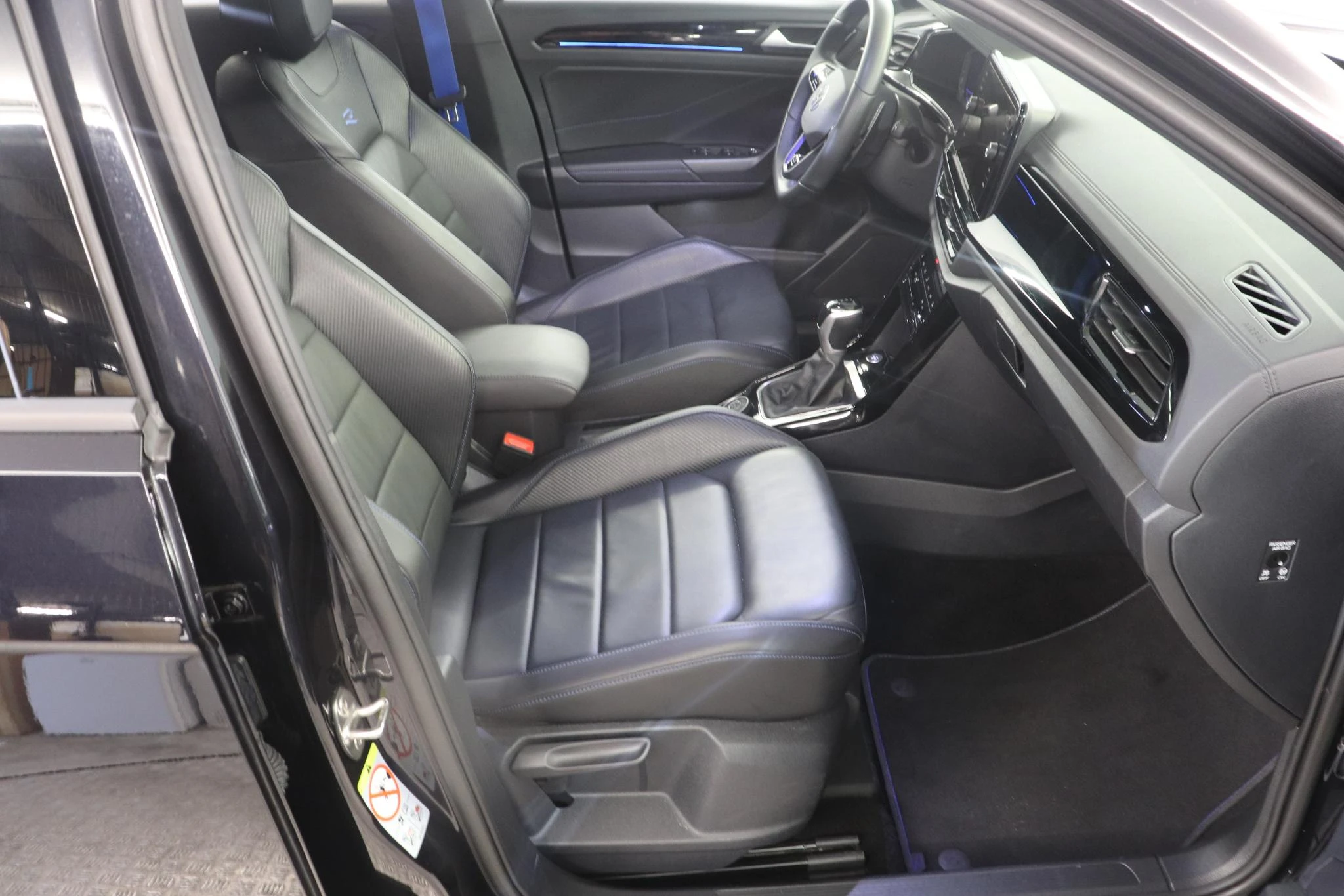 Volkswagen-T-Roc-image-17
