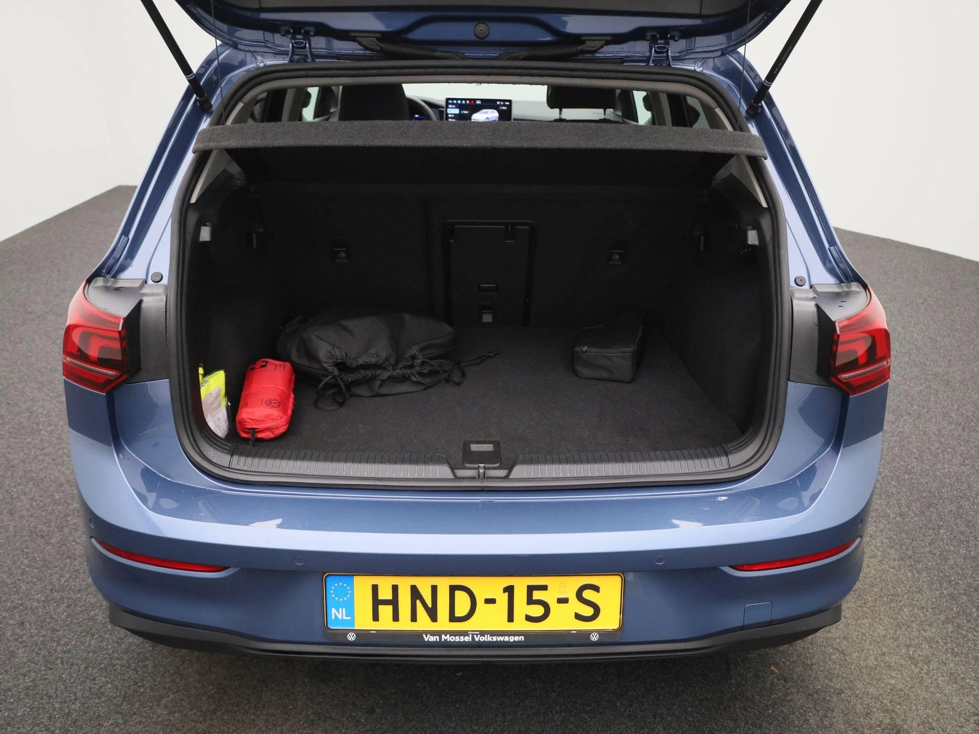 Volkswagen-Golf-image-13