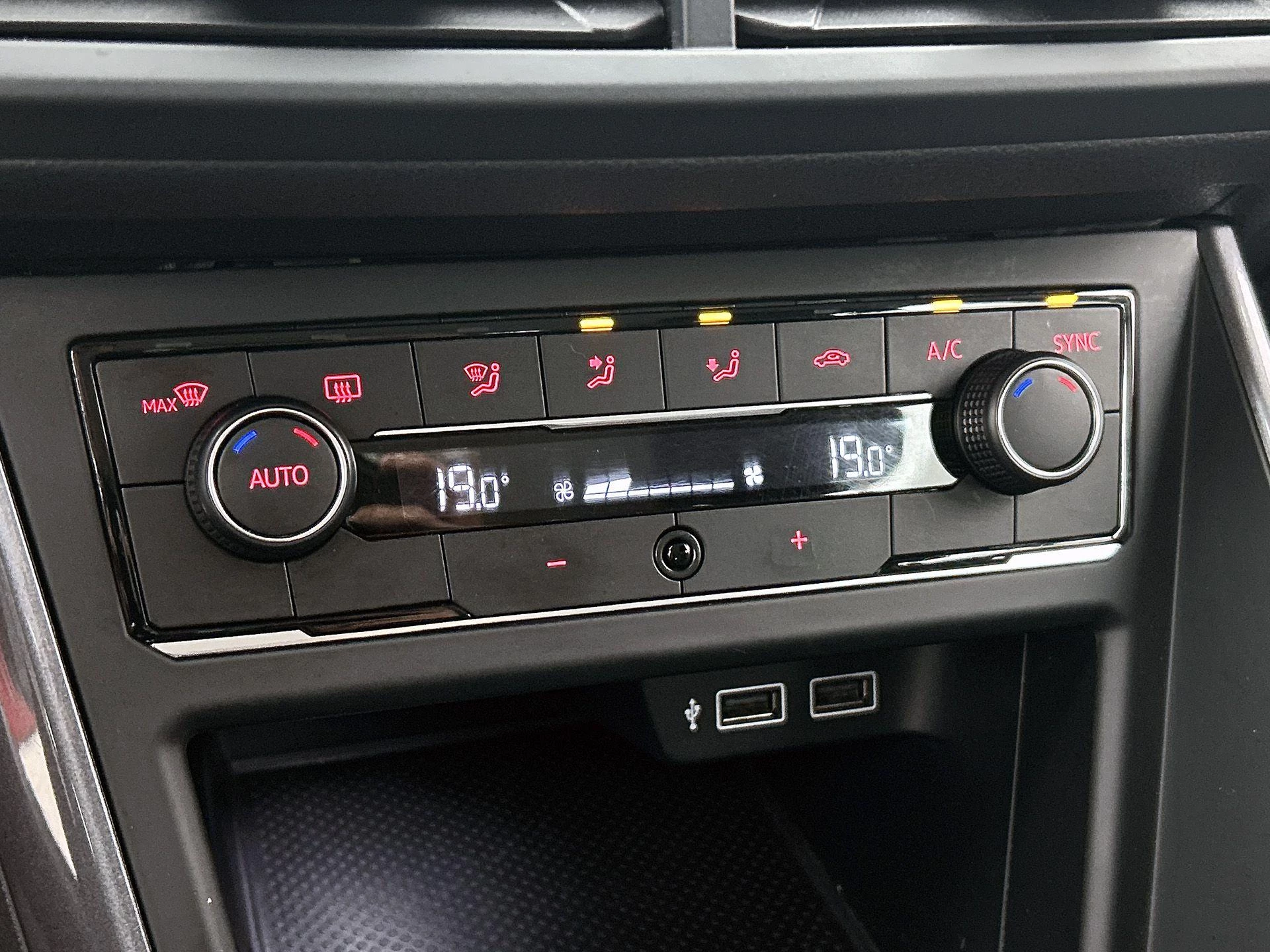 Volkswagen-Polo-image-19