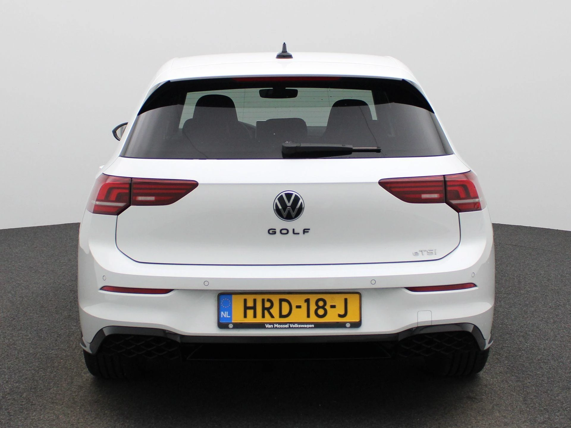 Volkswagen-Golf-image-4