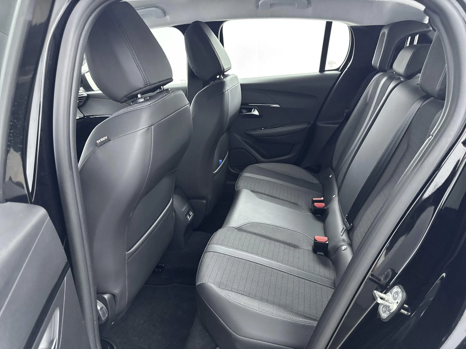 Peugeot-208-image-25