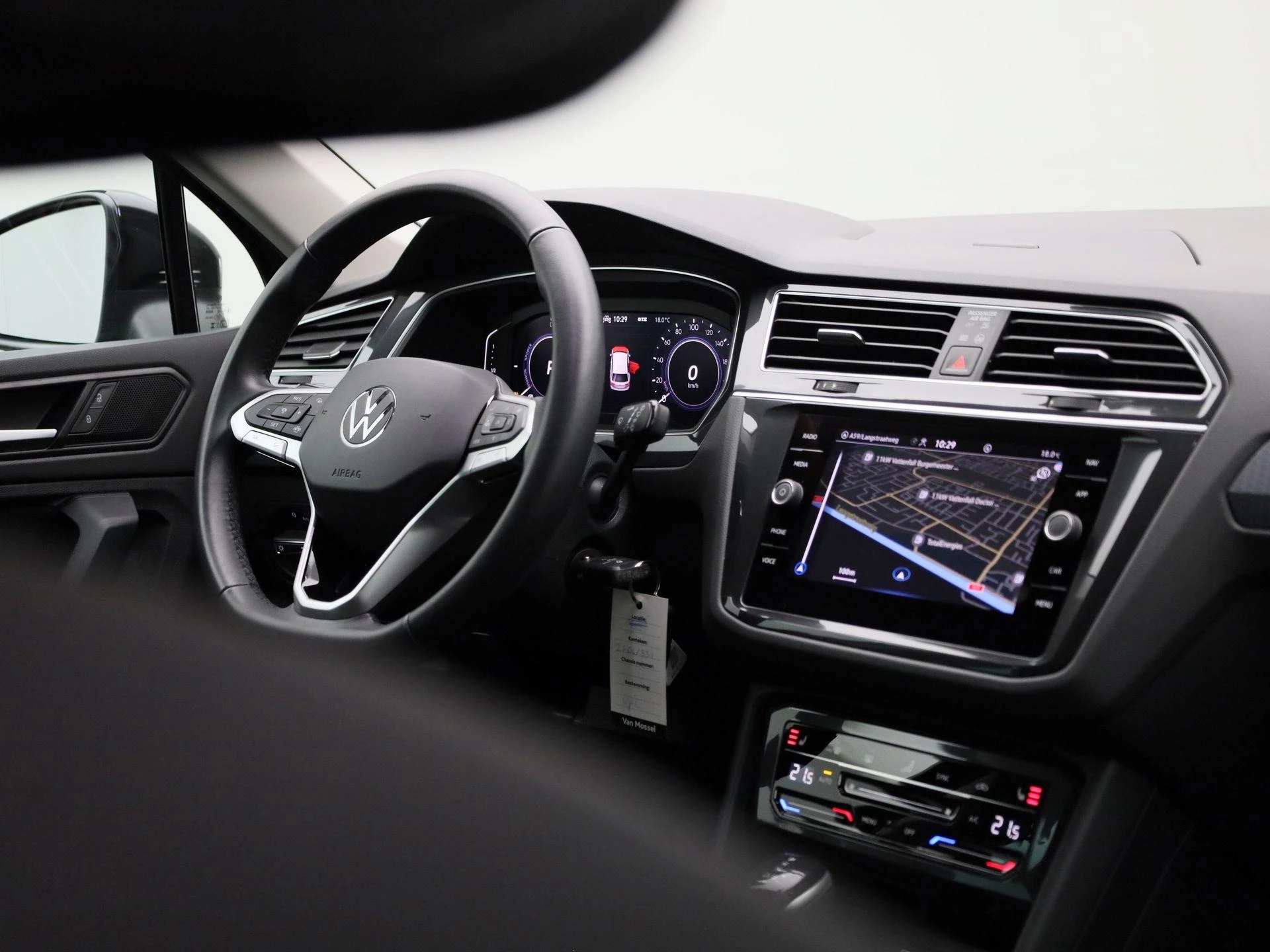 Volkswagen-Tiguan-image-33