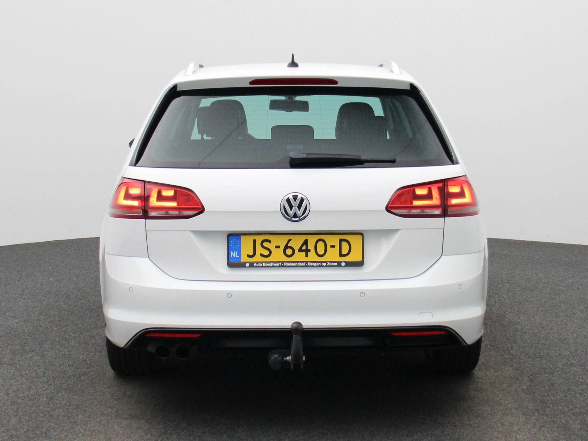 Volkswagen-Golf-image-4