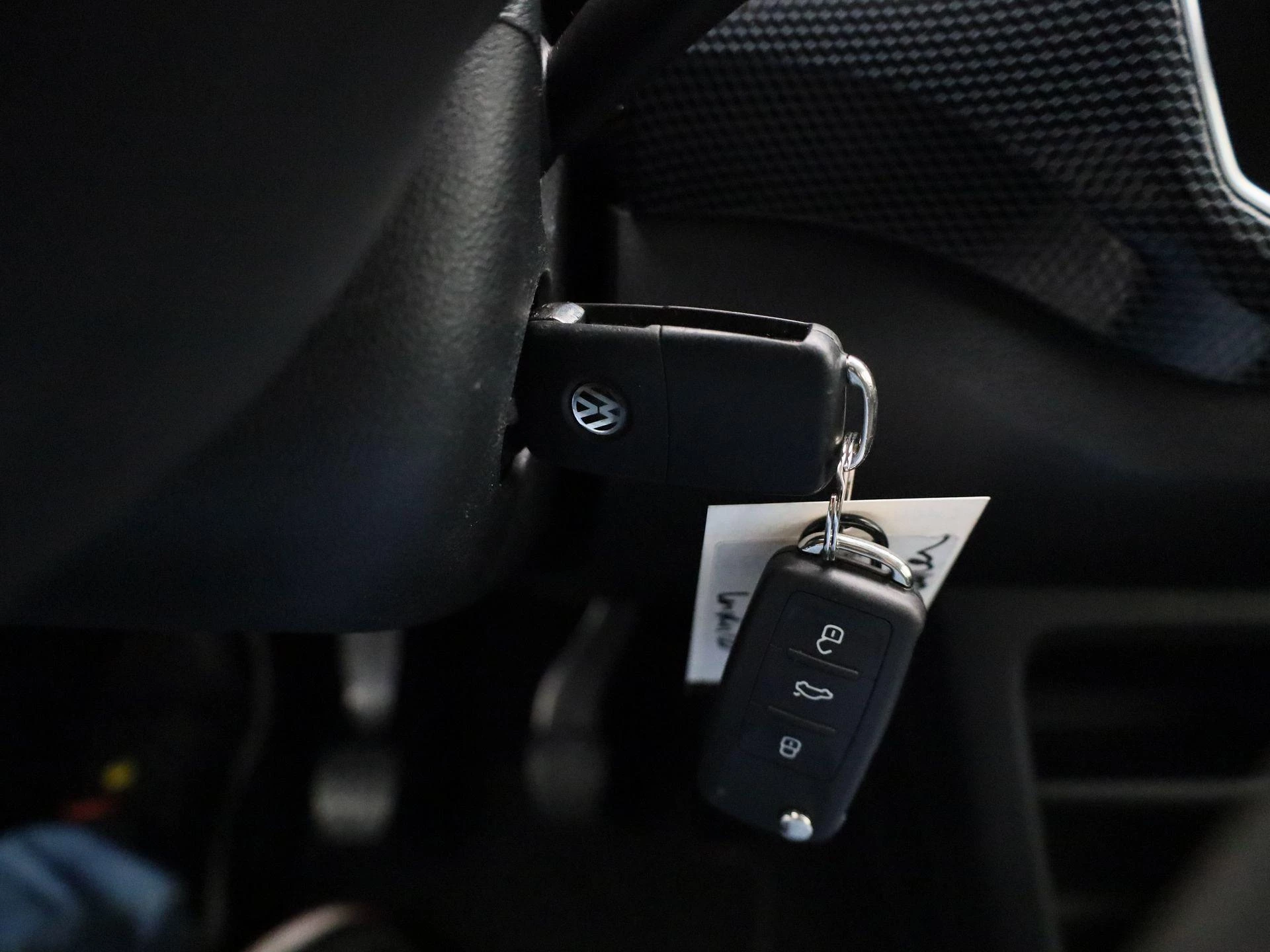 Volkswagen-up!-image-16