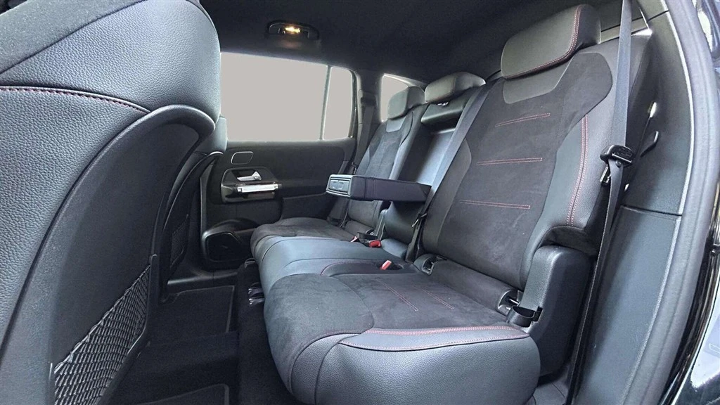 Mercedes-Benz-EQB-image-22