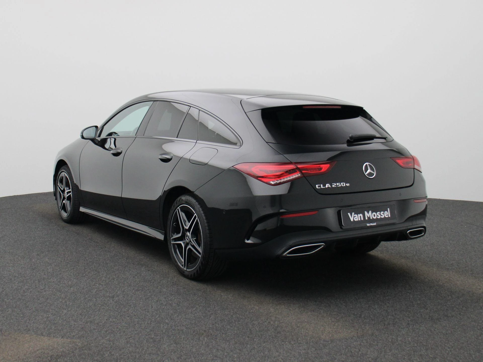 Mercedes-Benz-CLA-image-1