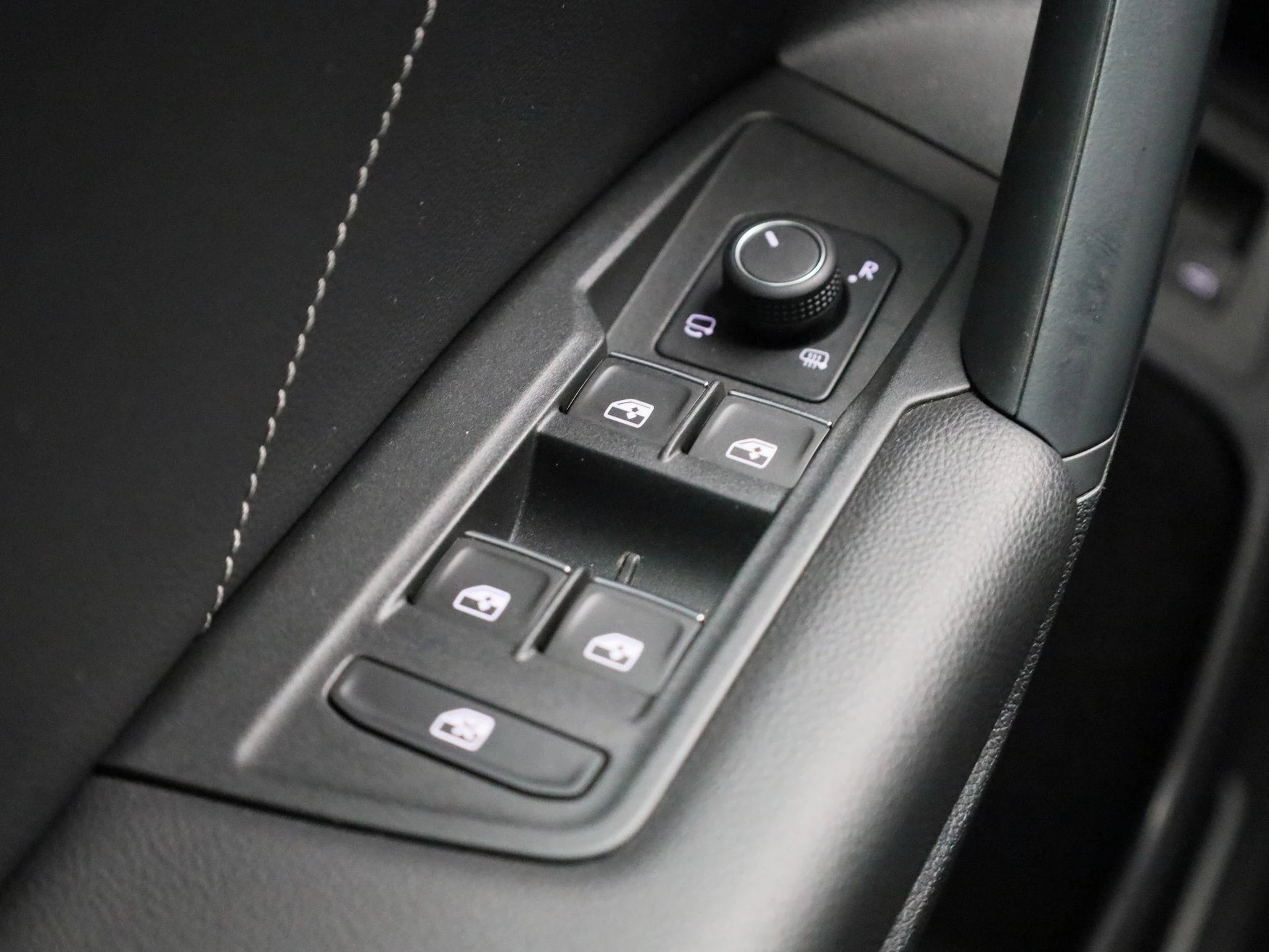 Volkswagen-Tiguan-image-34