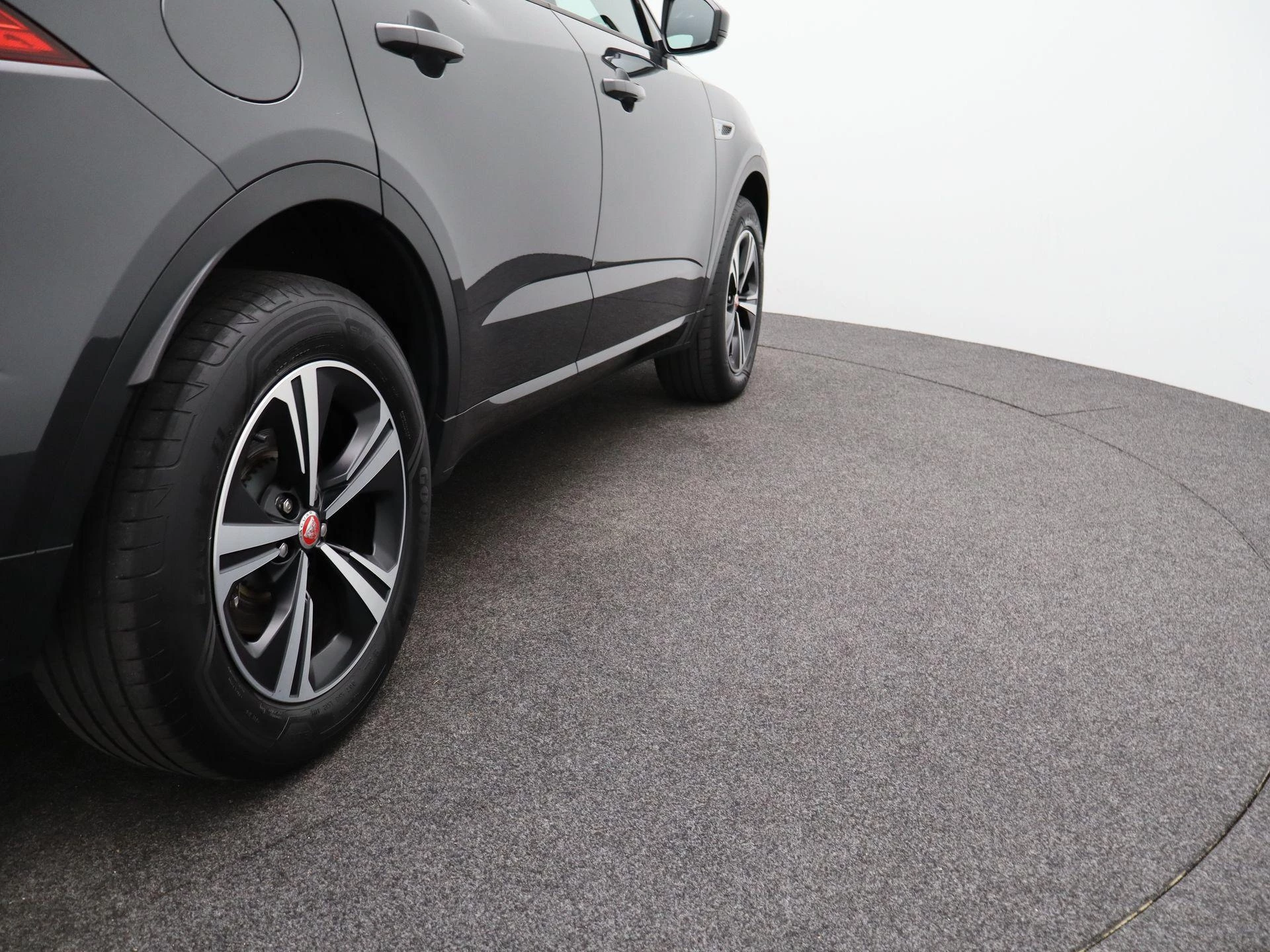 Jaguar-E-PACE-image-45