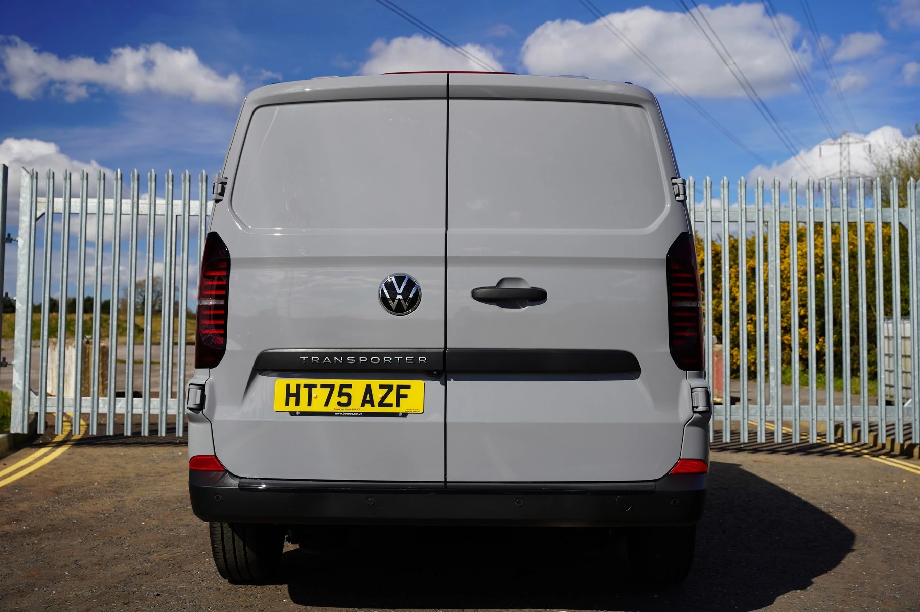Volkswagen-Transporter-image-23
