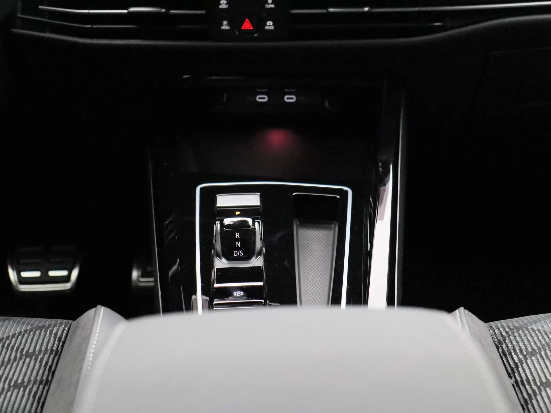 Volkswagen-Golf-image-9